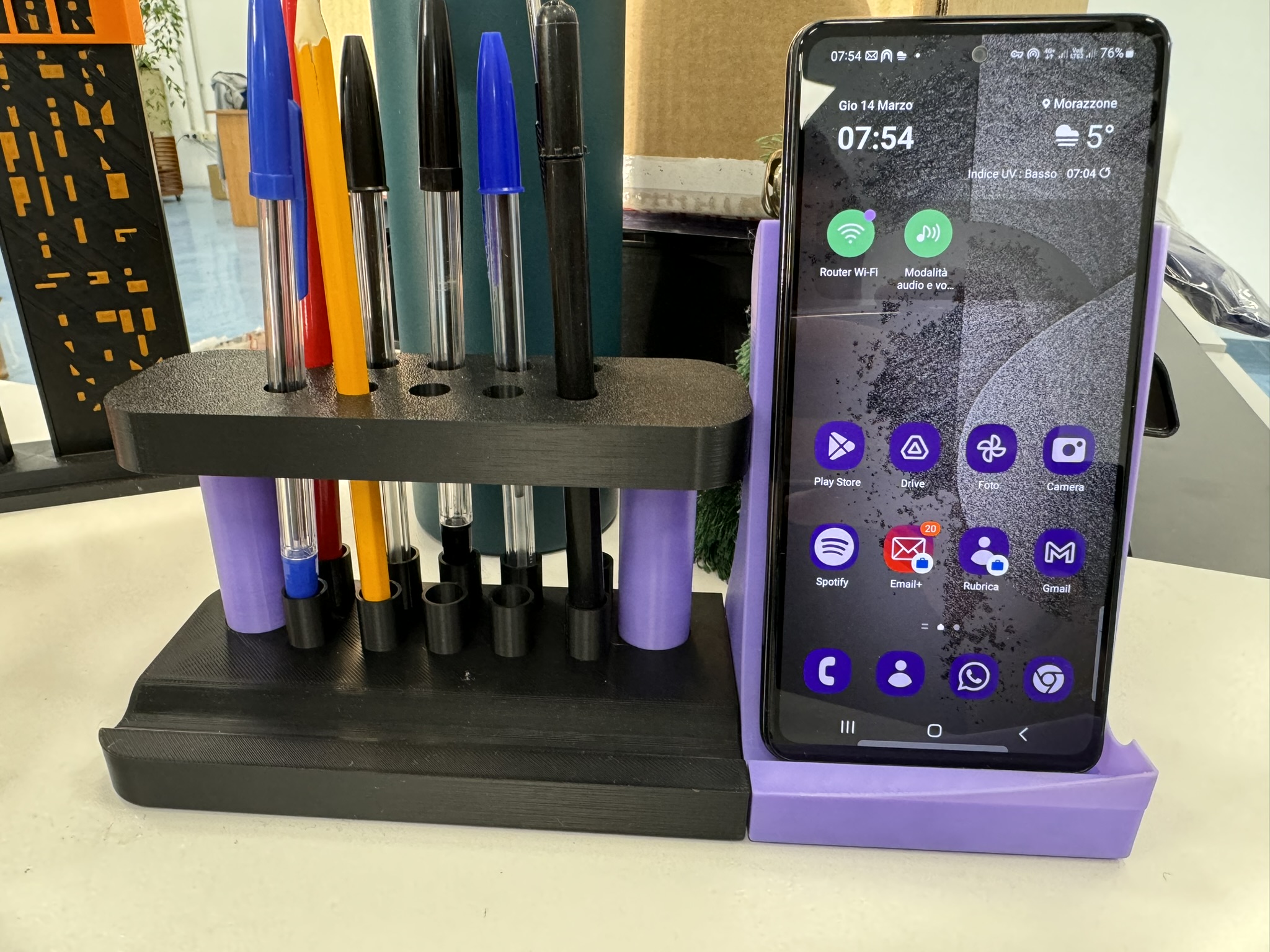 Desktop Holder & Smartphone