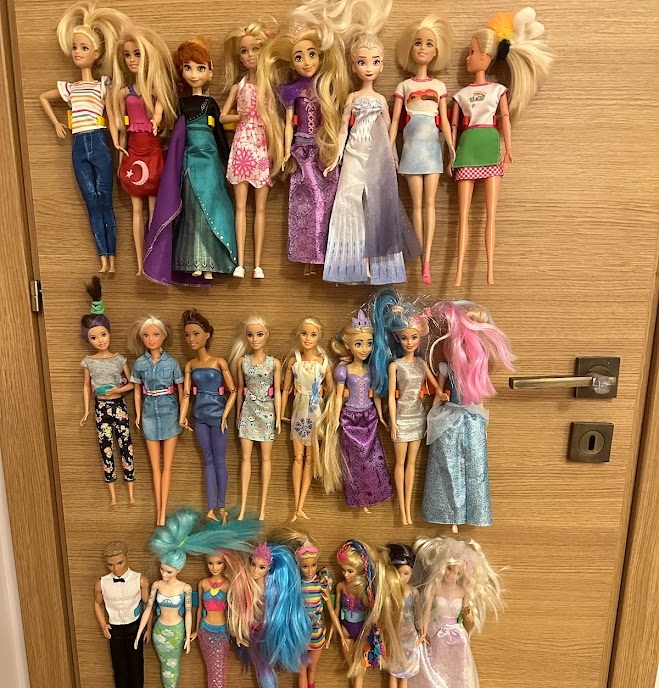 Barbie Holder