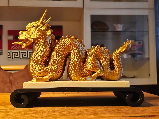 Chinesischer Drache auf 2 teiligen Podest