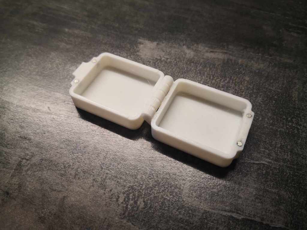 Box with magnets from vape and hinge - print in place