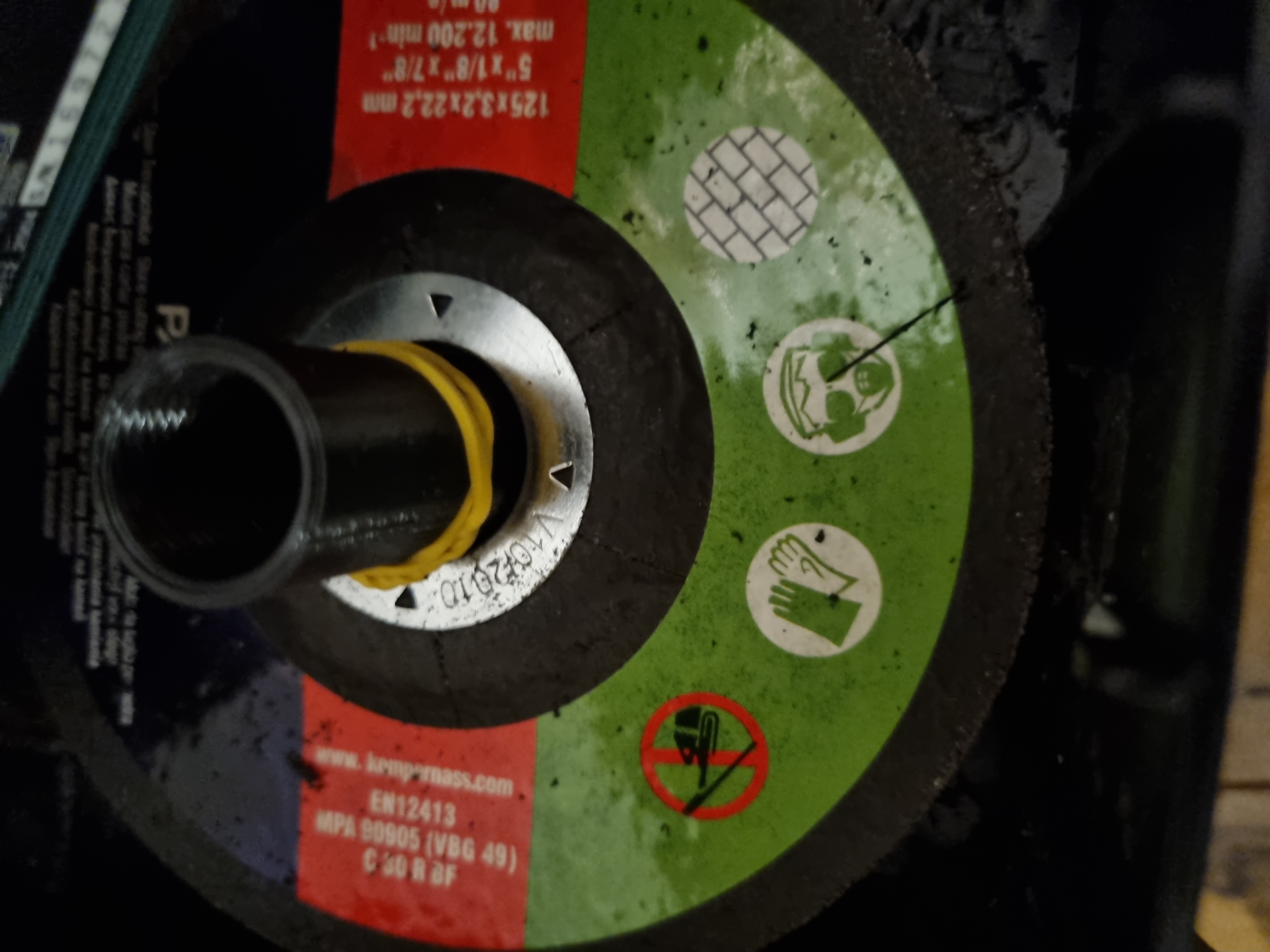 Miniatura 2 do modelo 3D Simple Angle Grinder disk holder