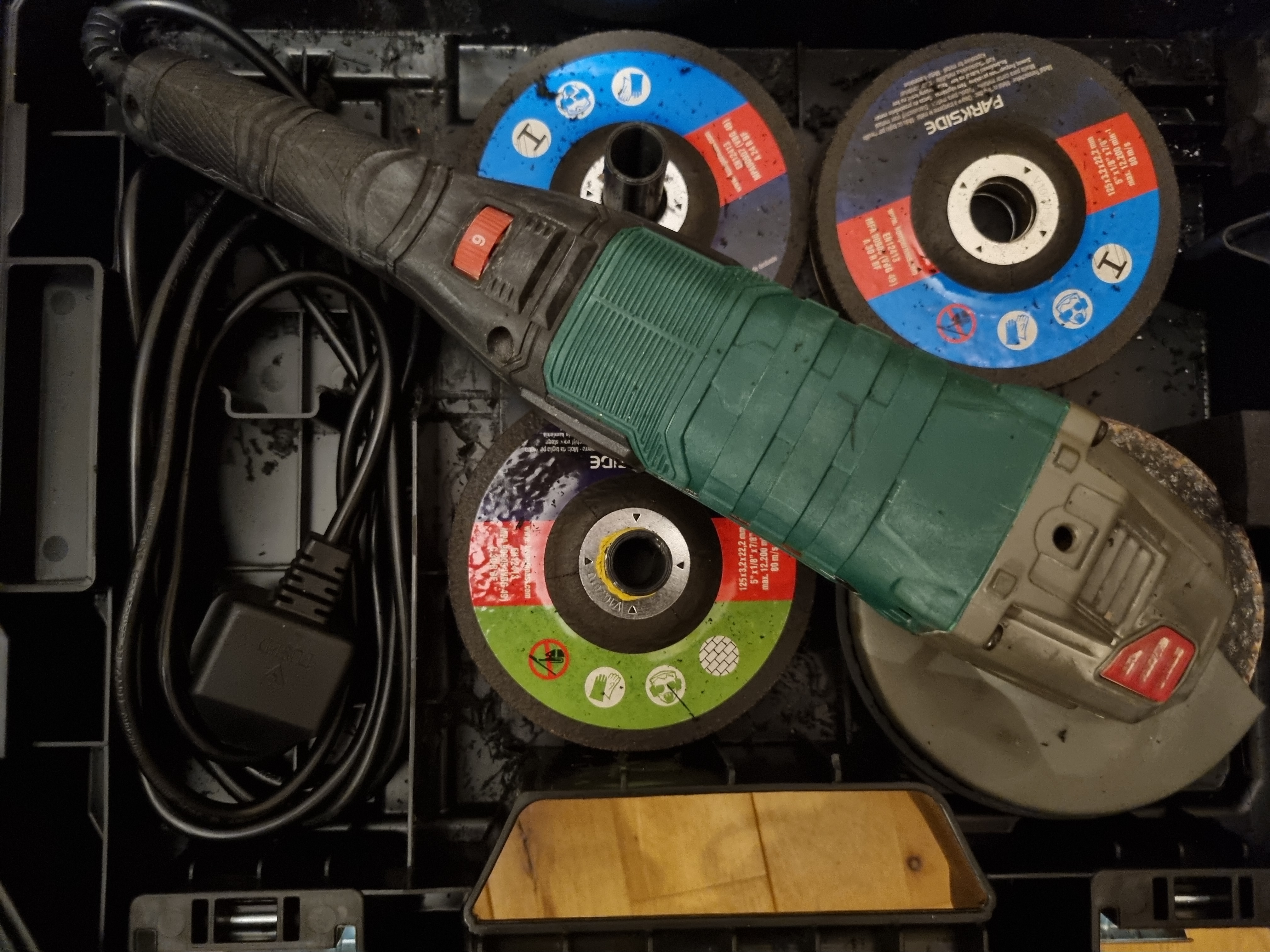 Simple Angle Grinder disk holder