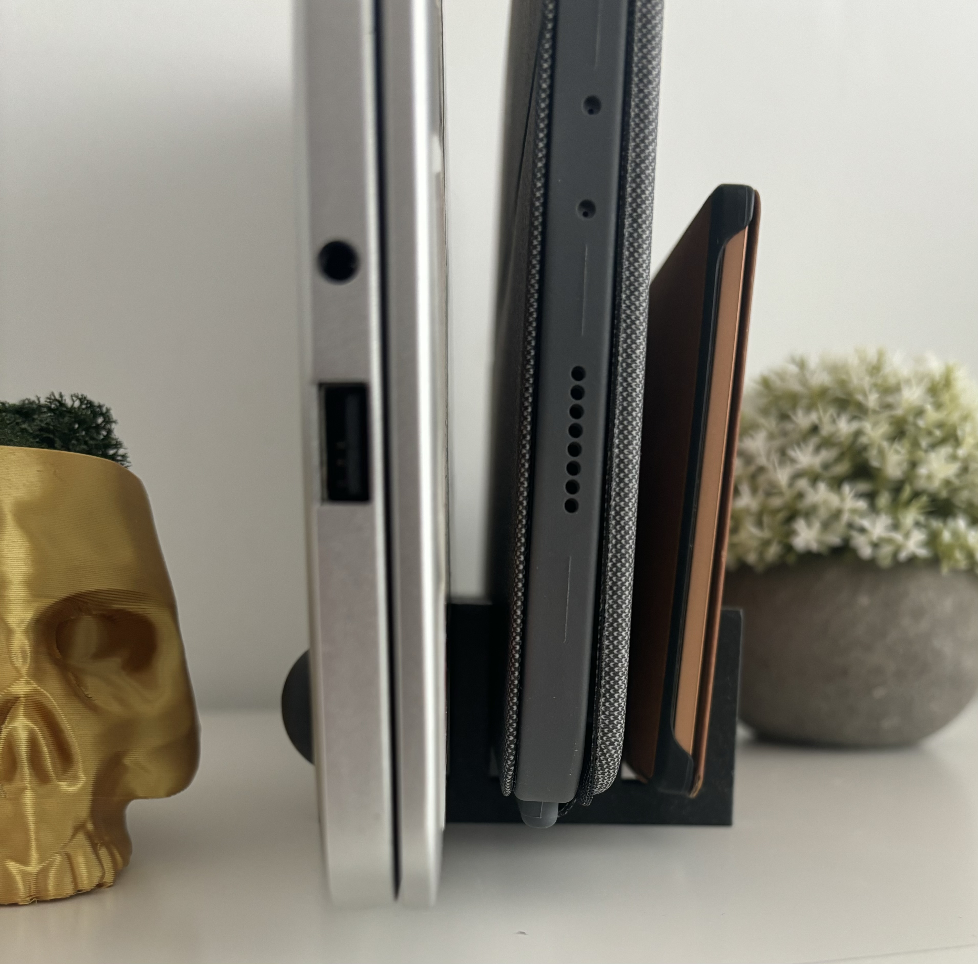 Minimalistic Notebook, Tablet and eBook reader stand parametric by