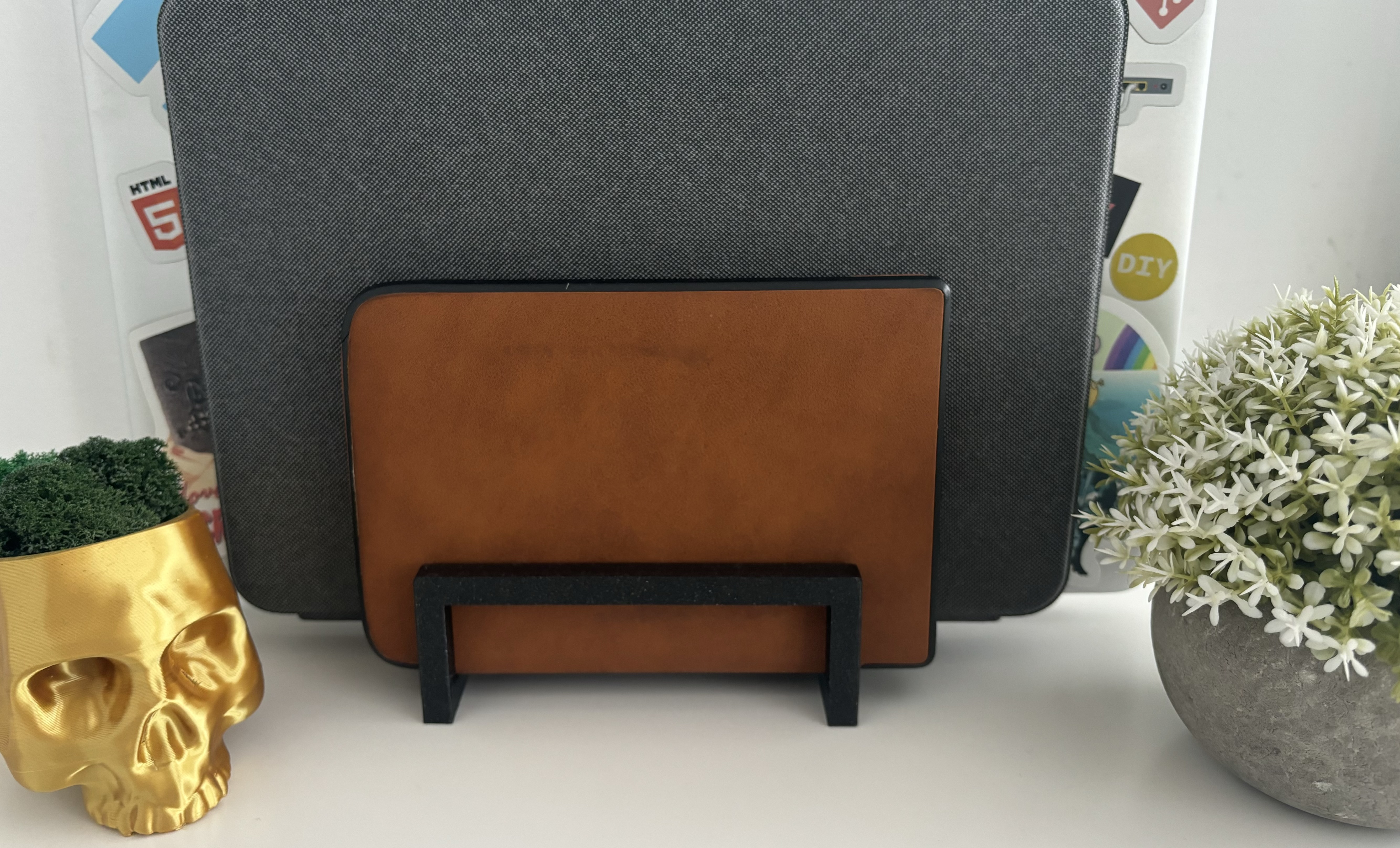 Minimalistic Notebook, Tablet and eBook reader stand - parametric