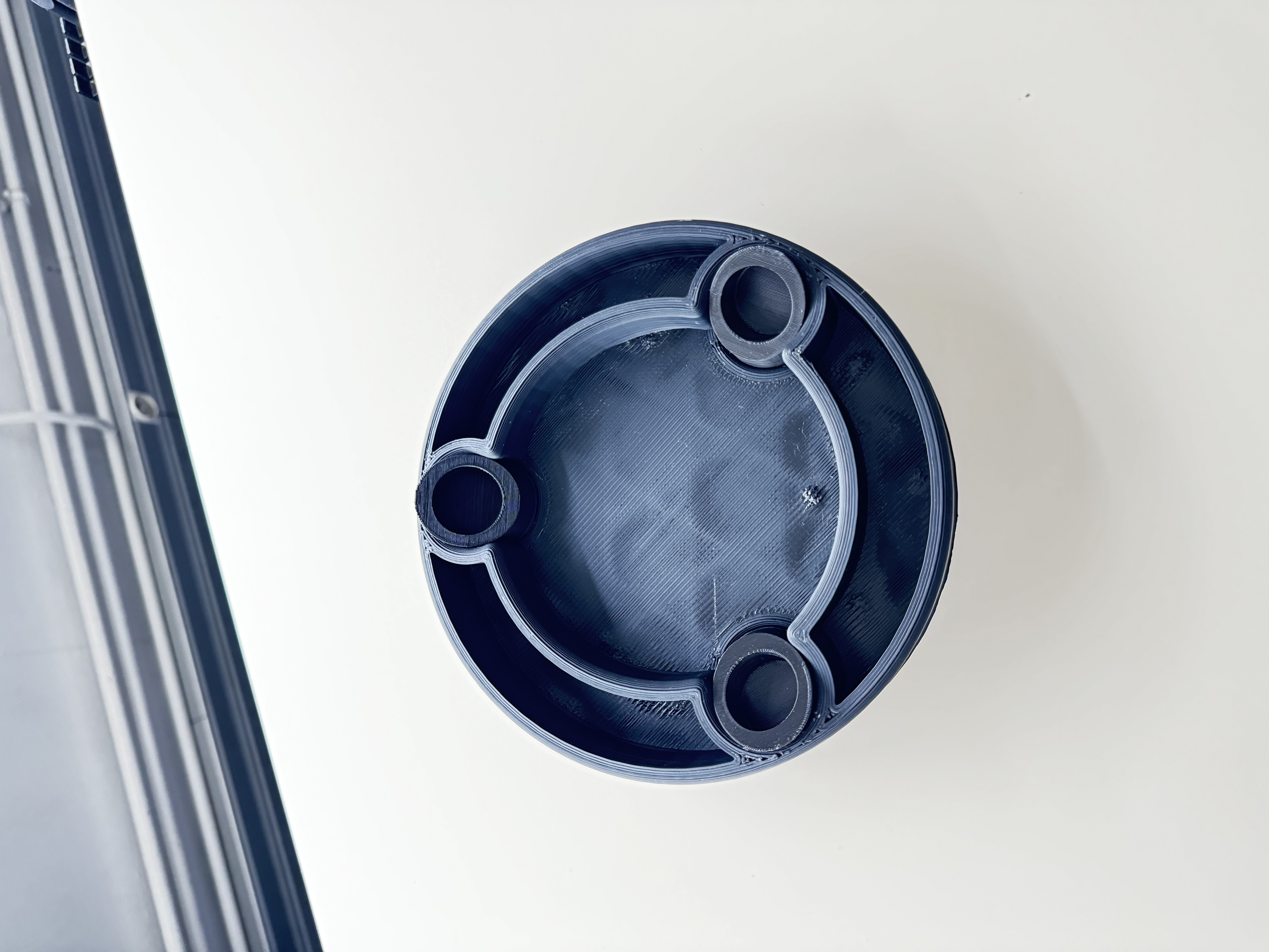 Bowling rotating ball cup