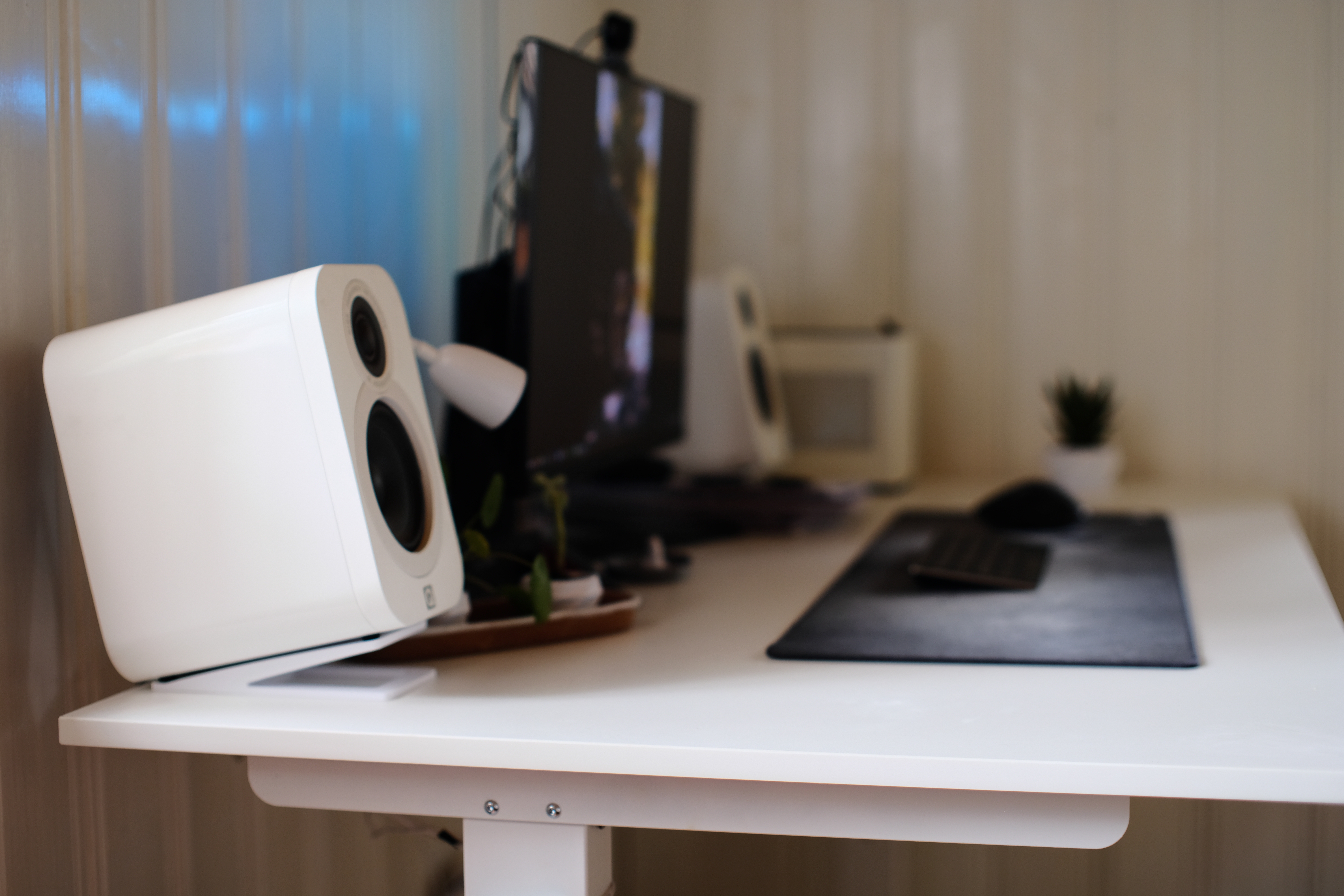 Desktop speaker stand - Qacoustic 3010