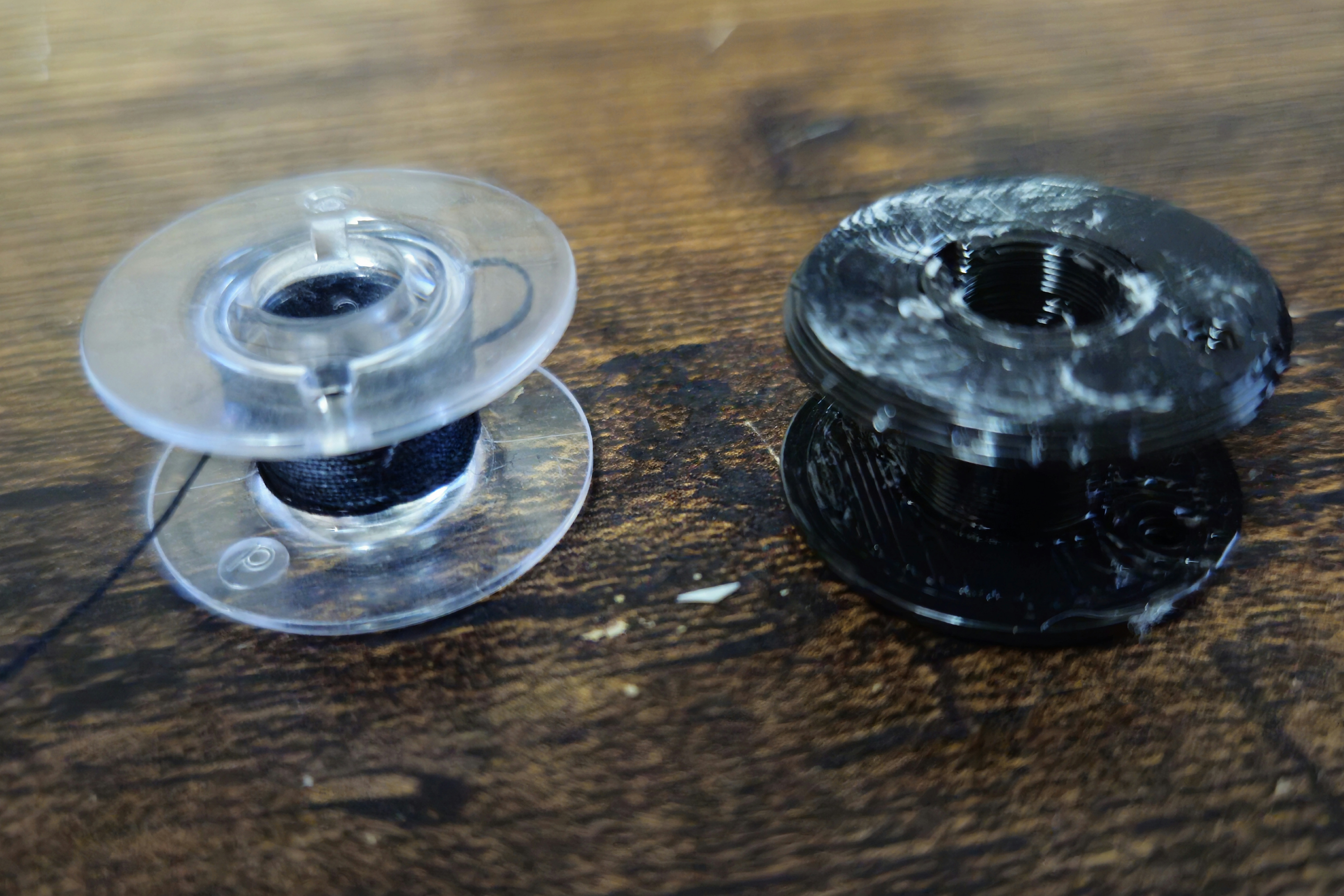 Bobbin compatible with Brother sewing machines/auto-winding