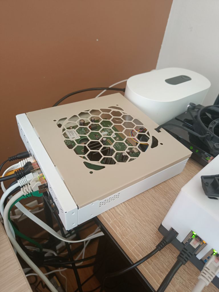 Improve Microtik CRS310 cover with 140mm fan