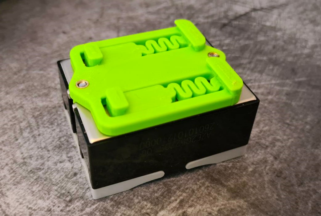 Vertical SSR DIN Rail Mount (heat inserts on other side)
