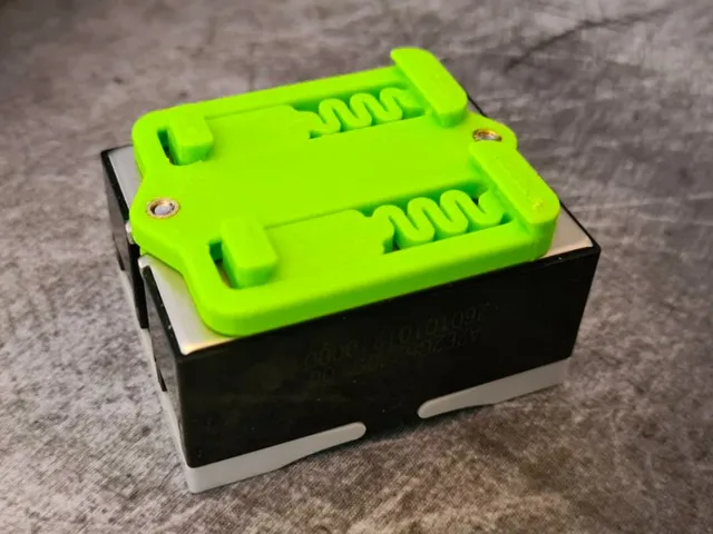 Vertical SSR DIN Rail Mount (heat inserts on other side)