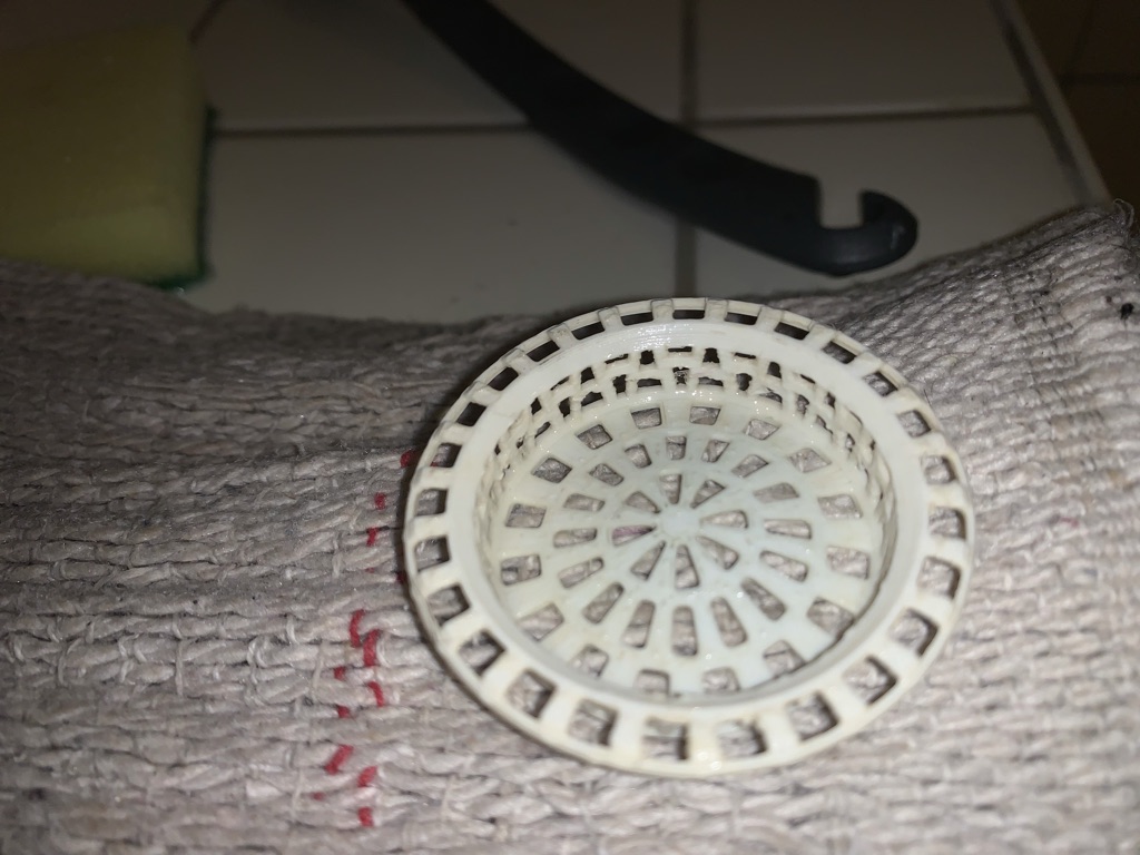 Miniatura 3 do modelo 3D Bathtub Plug & Drain Strainer