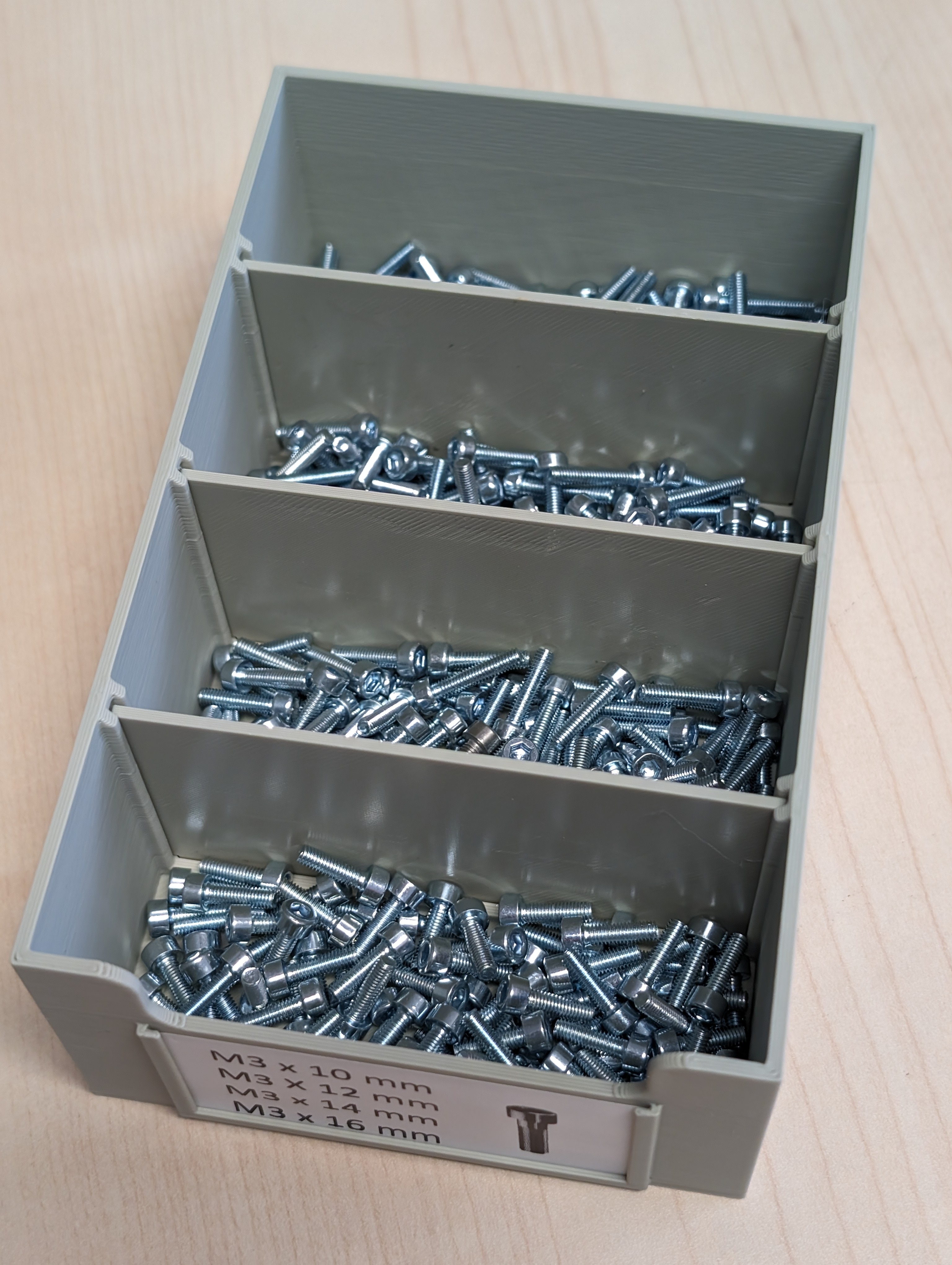 Kleinteilebox mit Zwischenwänden
