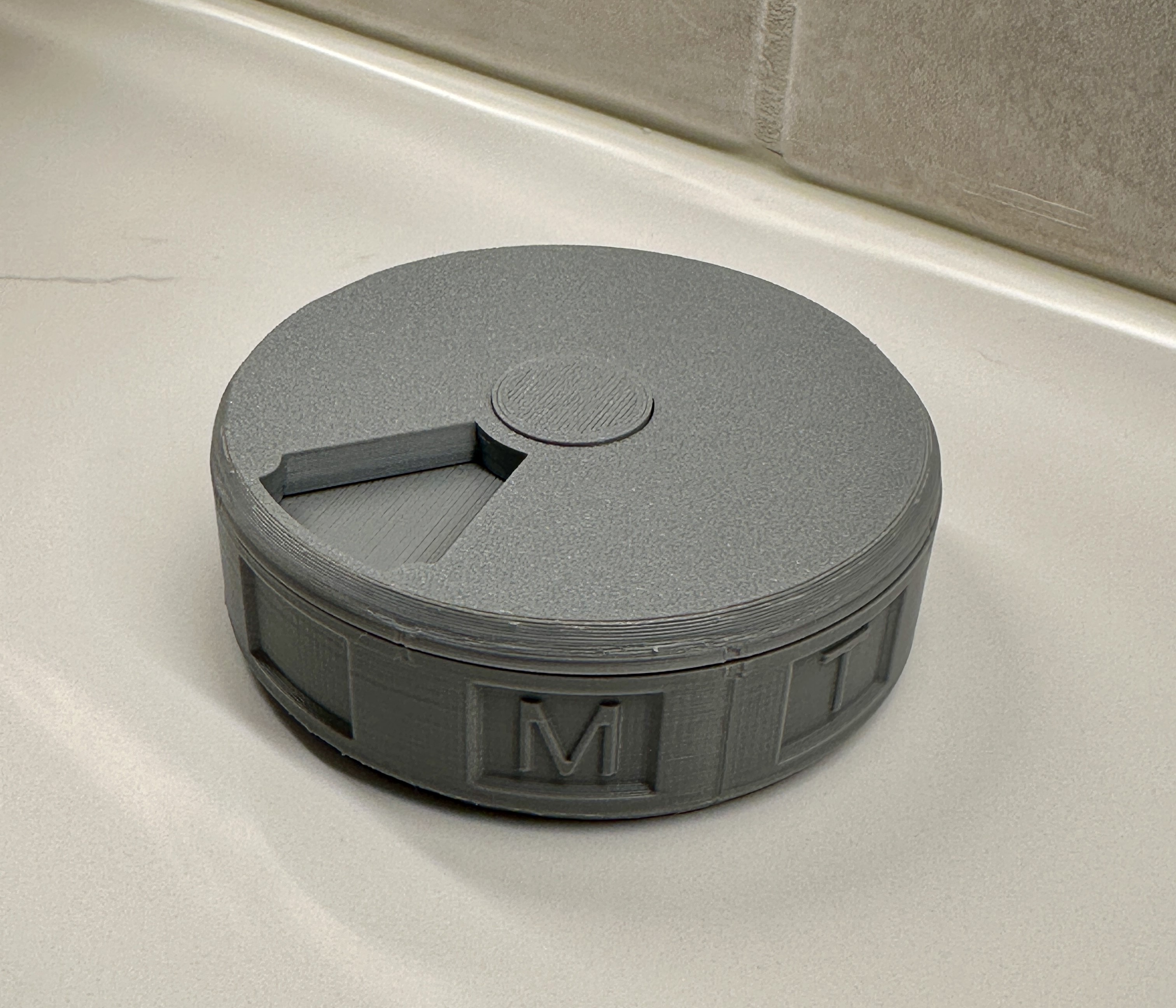 Magnetic Weekly Pill Organizer