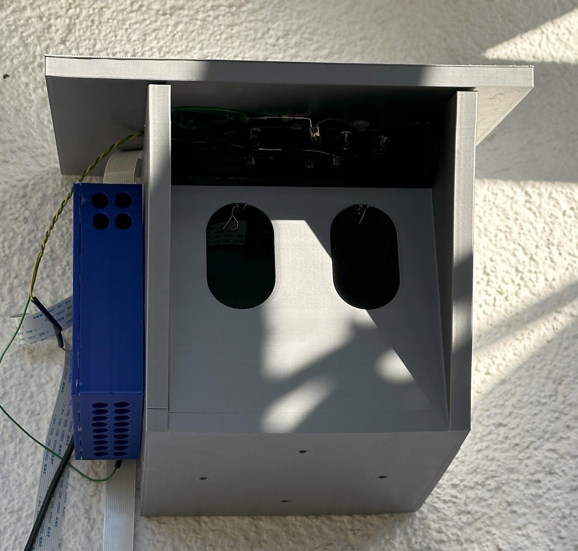 Miniatura 2 do modelo 3D NESTING BOX FOR ROBINS