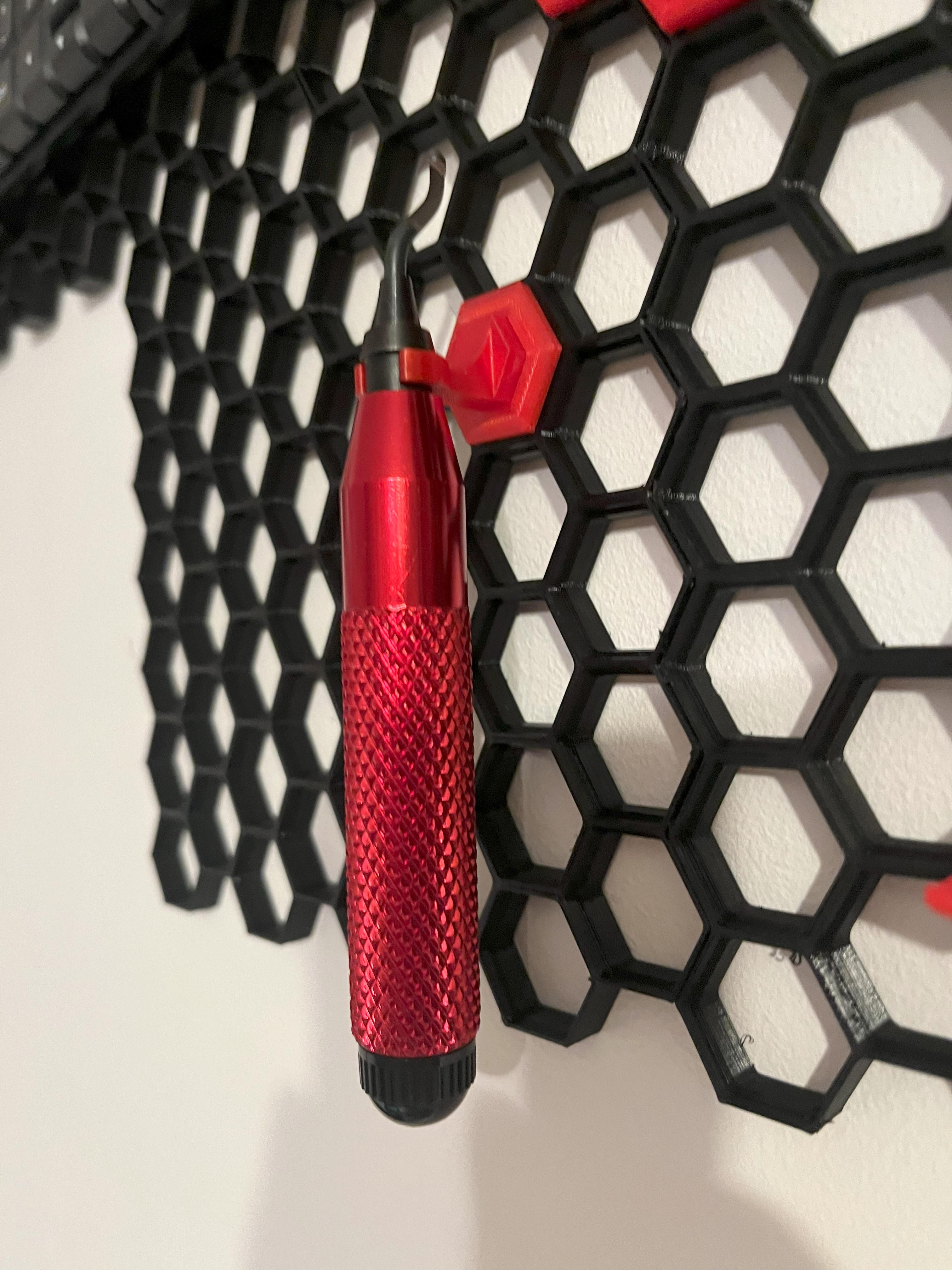 Honeycomb hook deburrer (red)