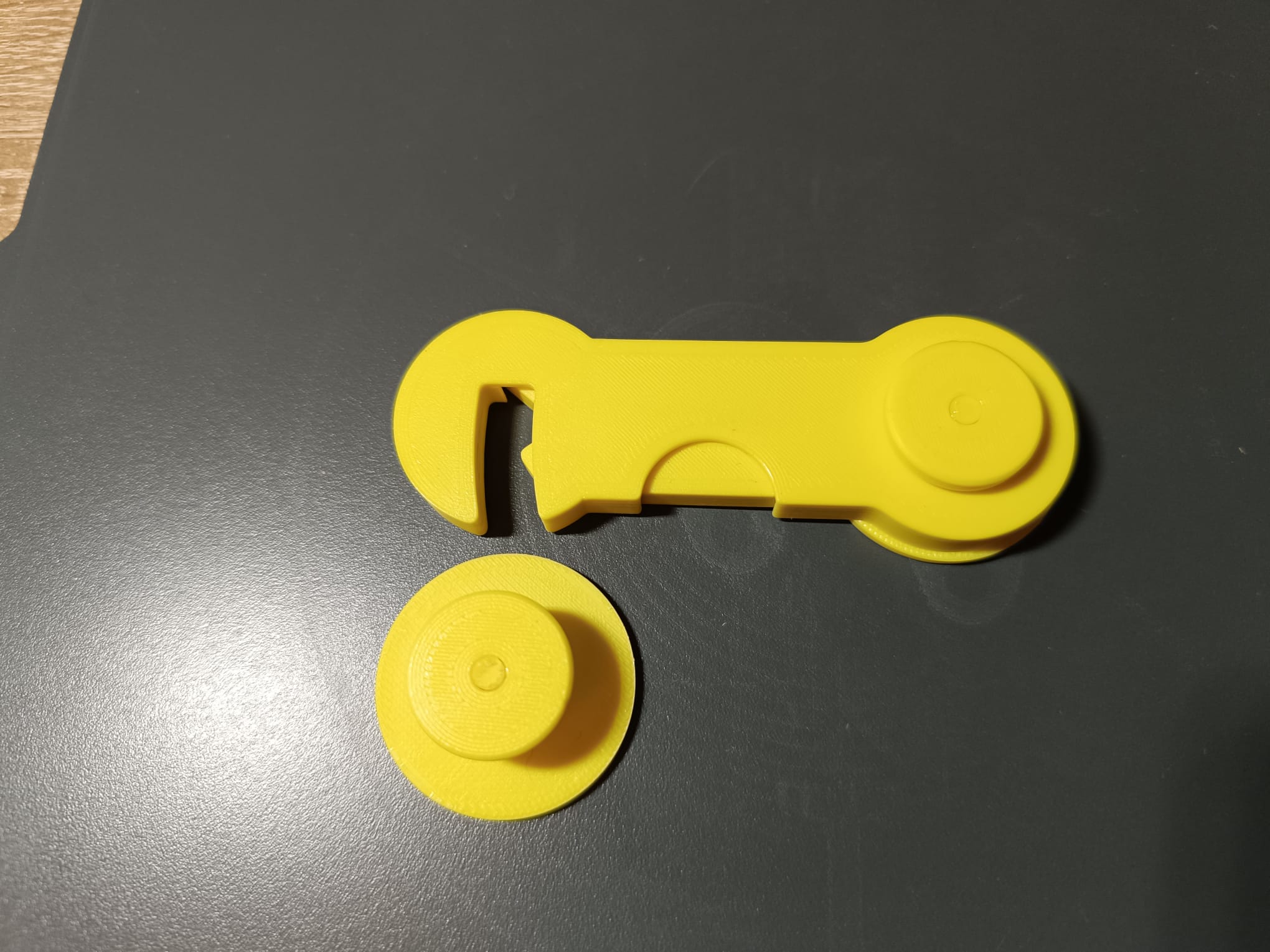 Miniatura 2 do modelo 3D child lock for lockers