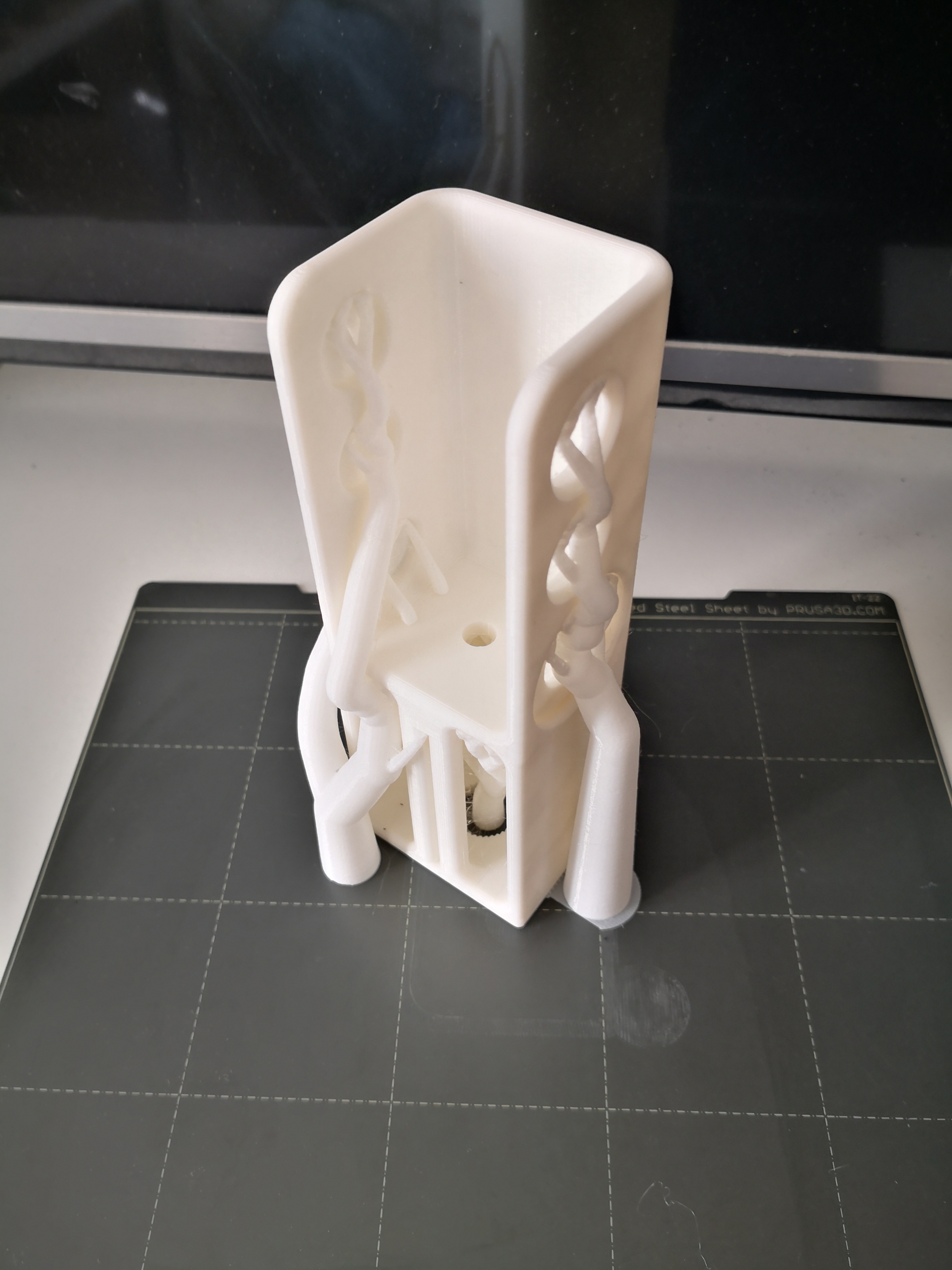 Miniatura 2 do modelo 3D Toothbrush holder with integrated toothpaste squeezer