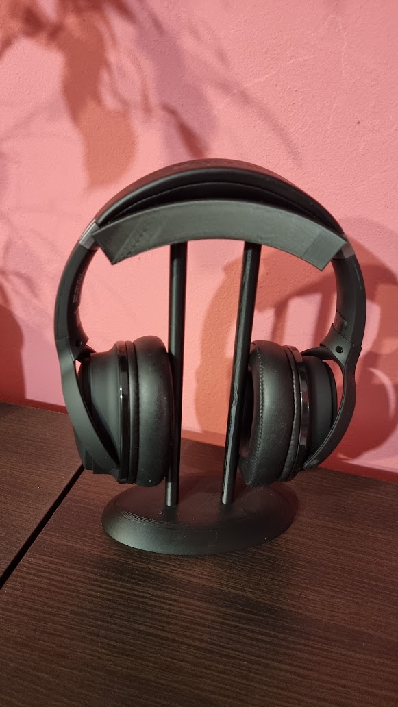 Headphones stand / stojánek na sluchátka
