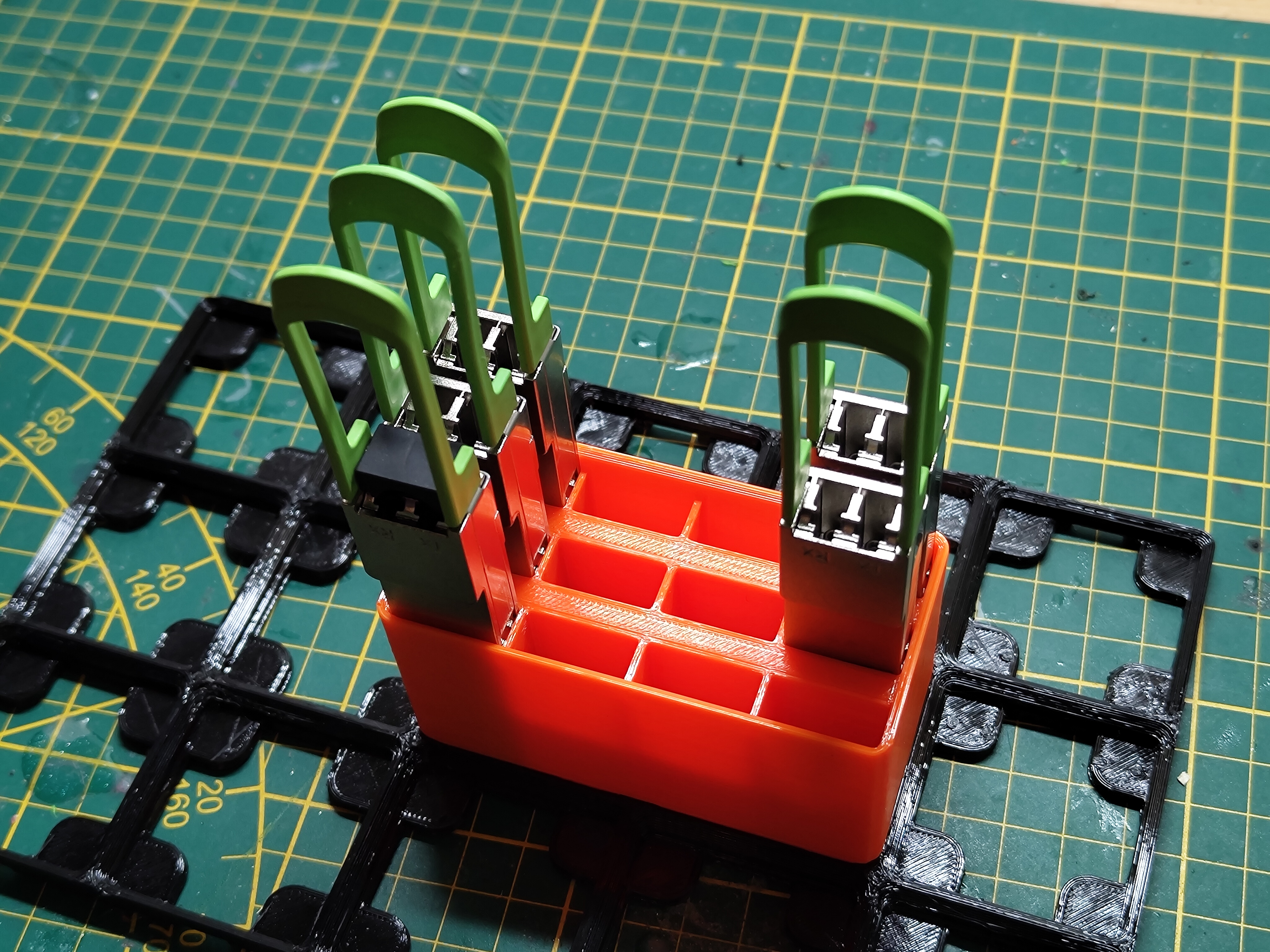 Gridfinity 12 QSFP+/QSFP28 Fiberoptic Transceiver holder