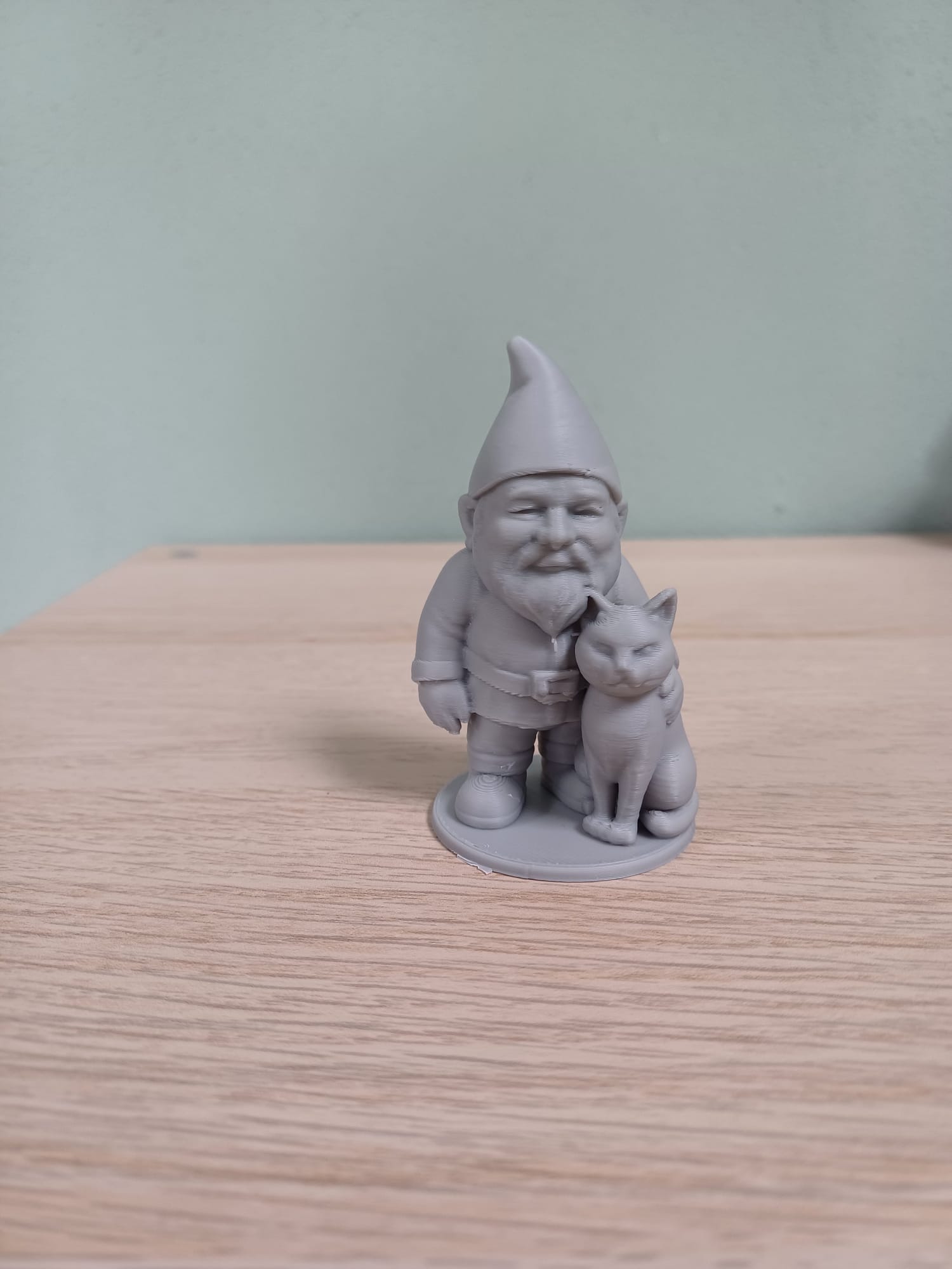 Gnome with big cat — thumbnail 2