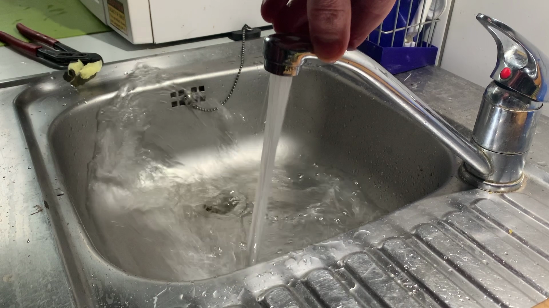 Faucet / water tap spout