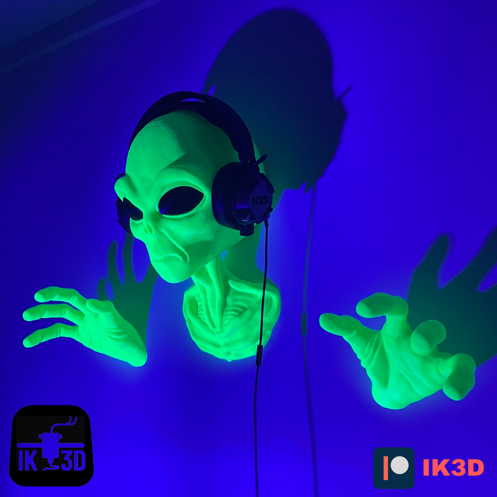 Alien Wall Mounted Headset and Controller Holder / No Supports by IK3D ...