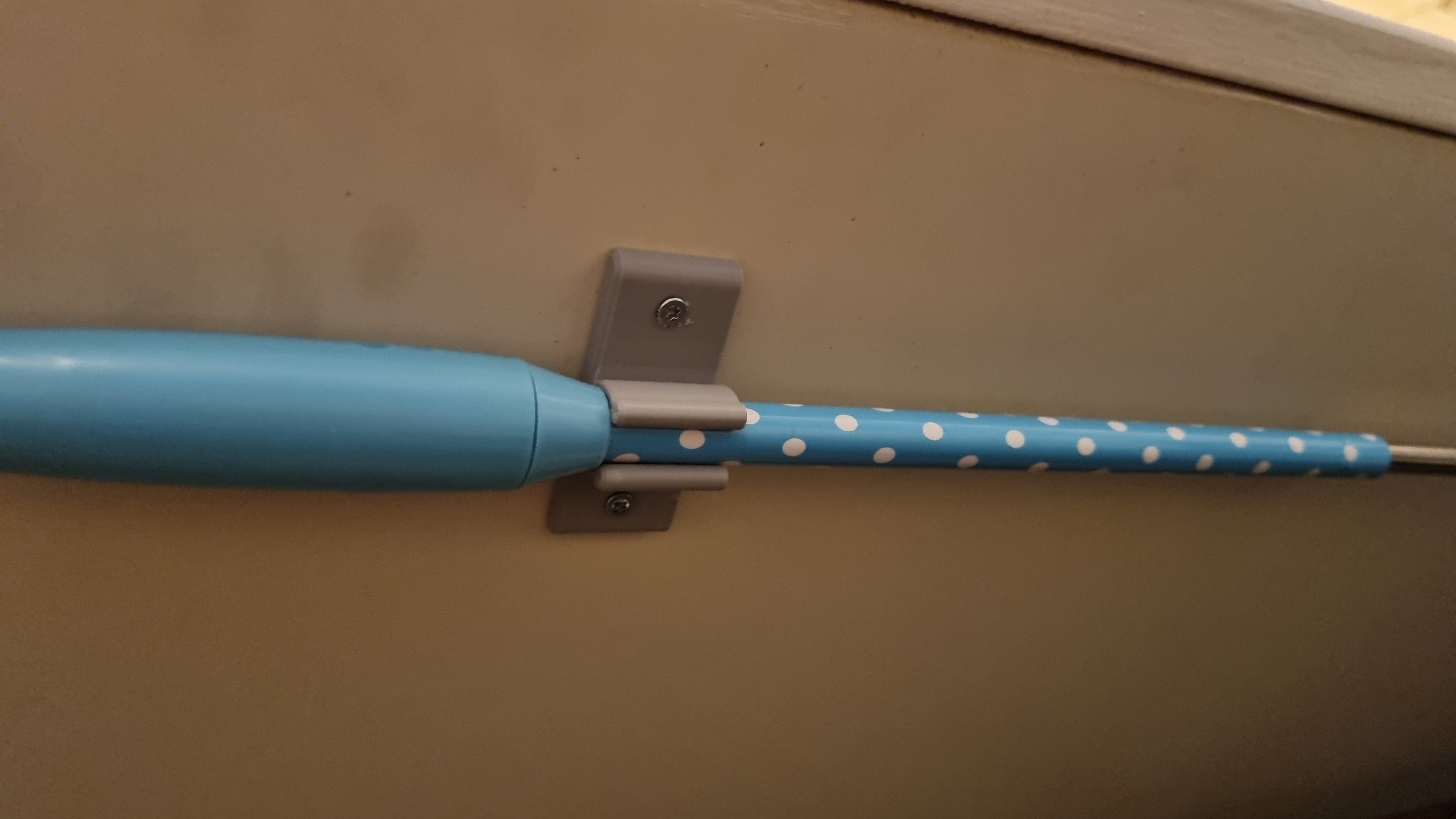 Simple holder for narrow shaft ~1.5cm