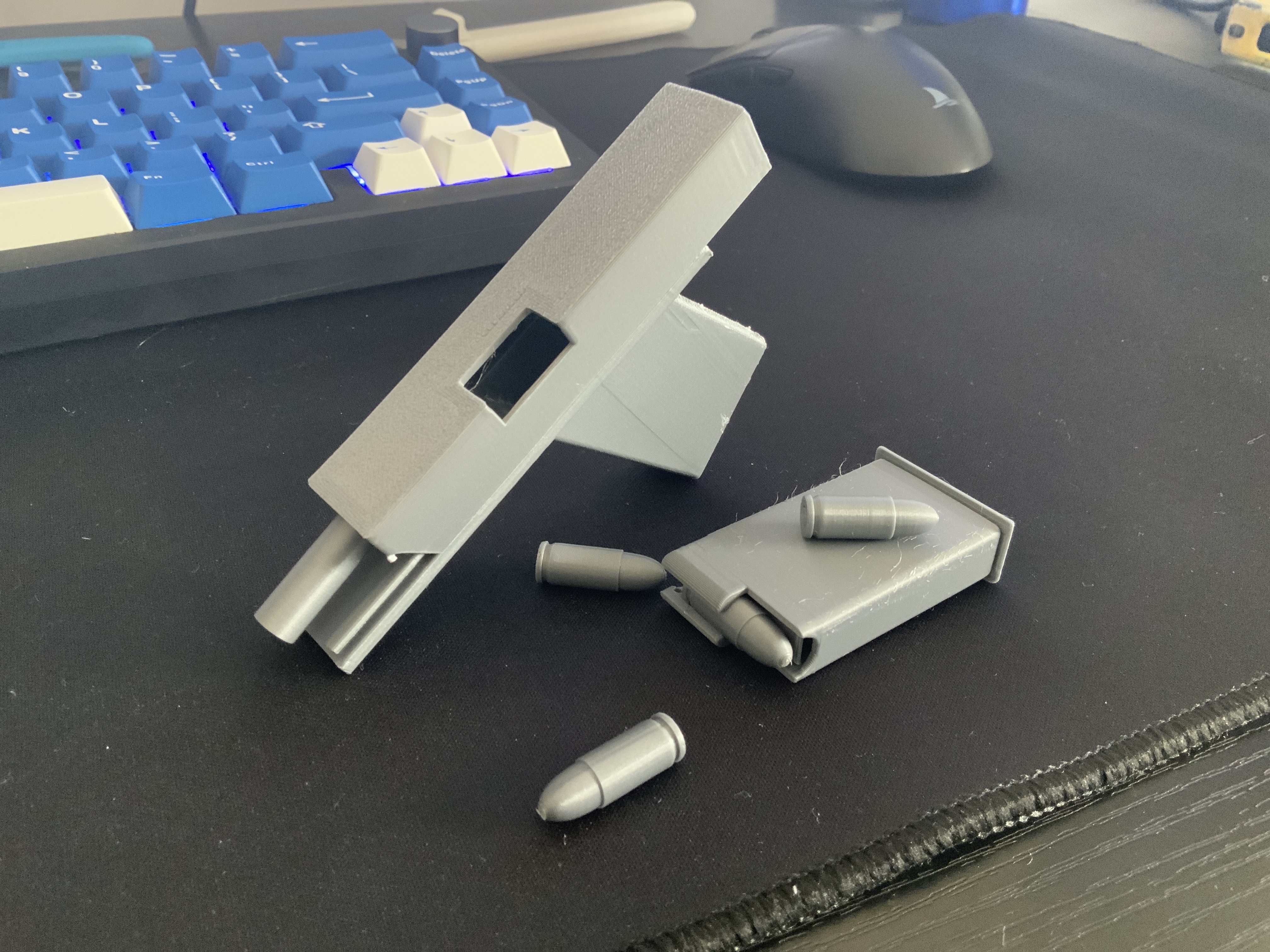 Fully 3d printed gun with functioning mag (DOES NOT SHOOT)
