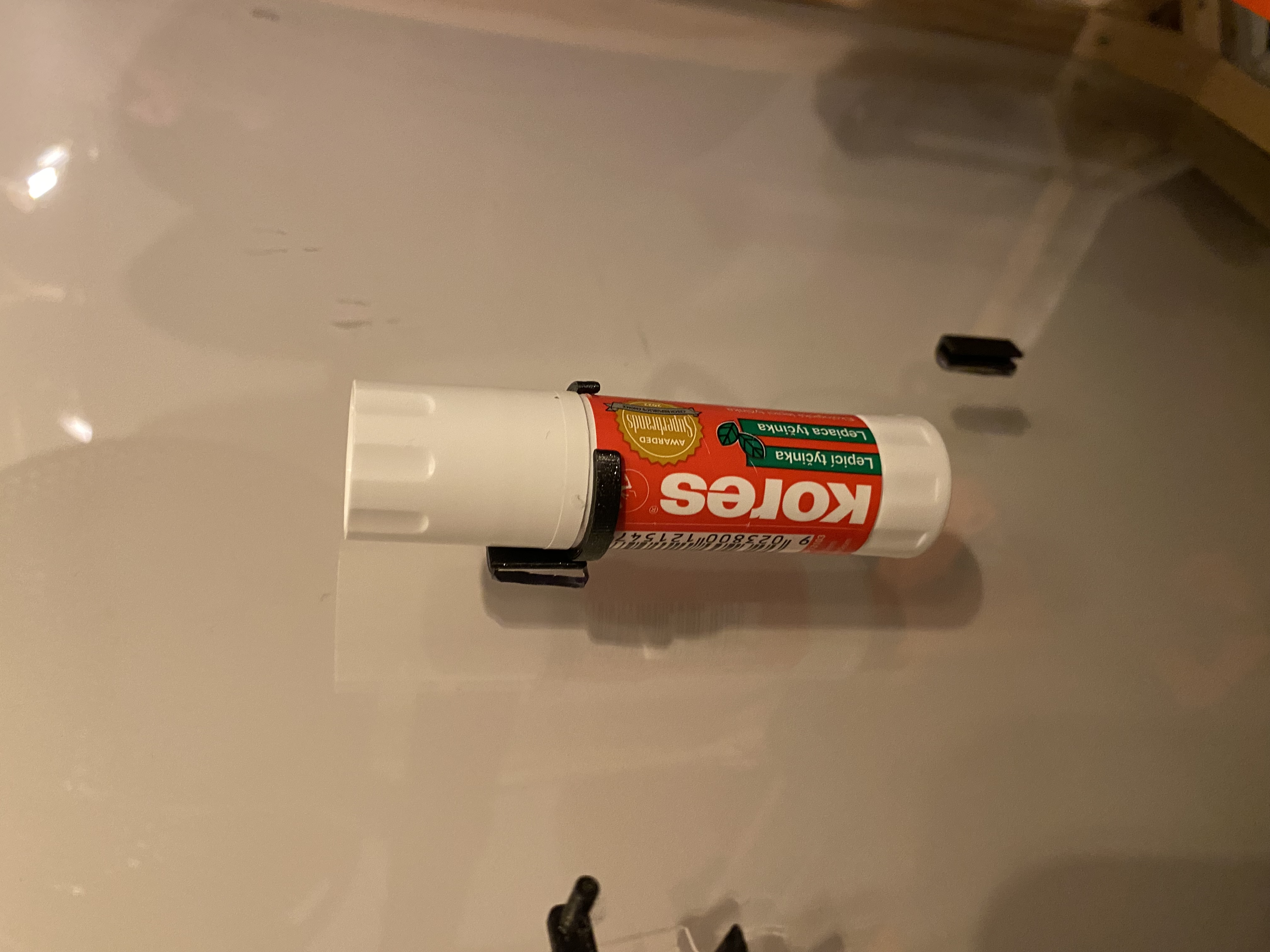 Minimalistic gluestick holder
