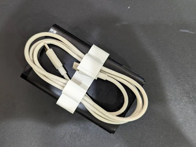 Baseus 87w 2in1 Adapter & Power Bank cable clip