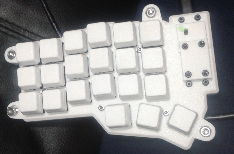 Flat top Keycaps (MX Cherry) with cutouts for M2.5 screw head