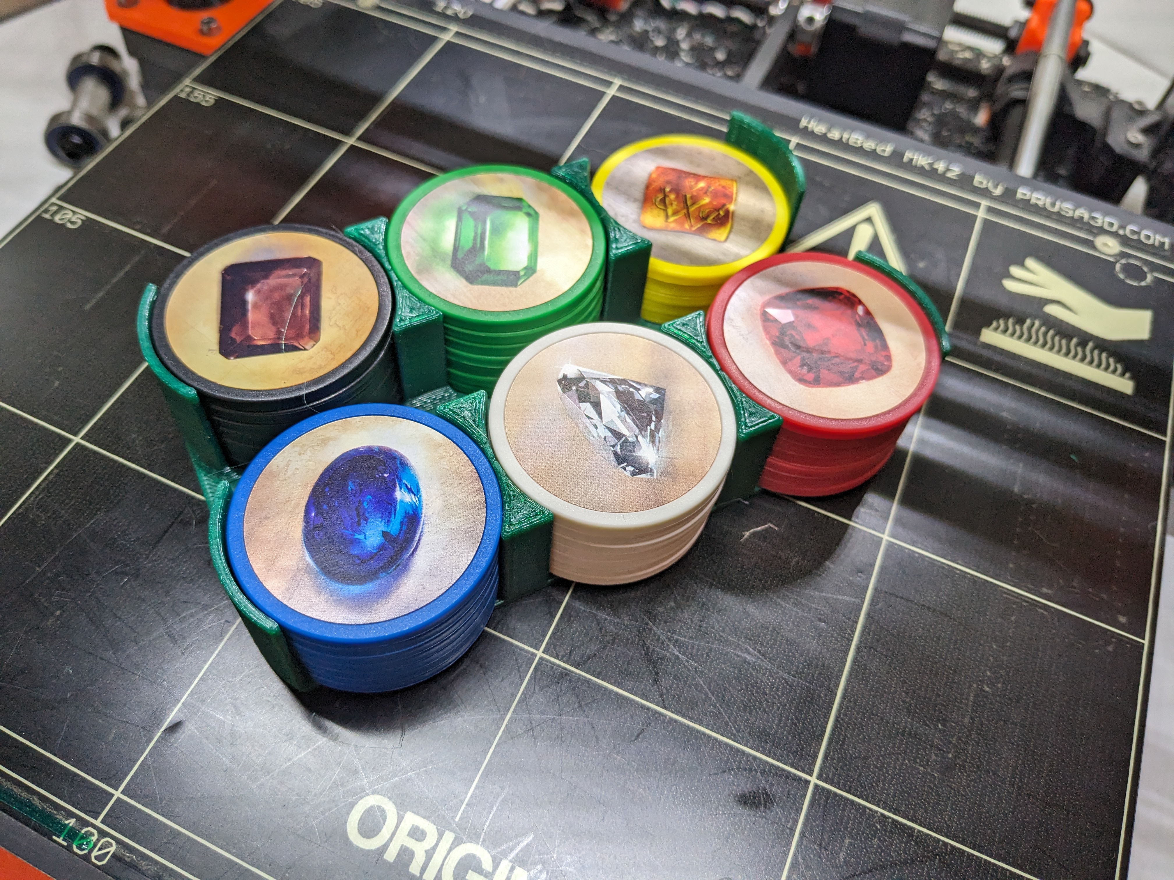 Splendor removable/playable gem tray