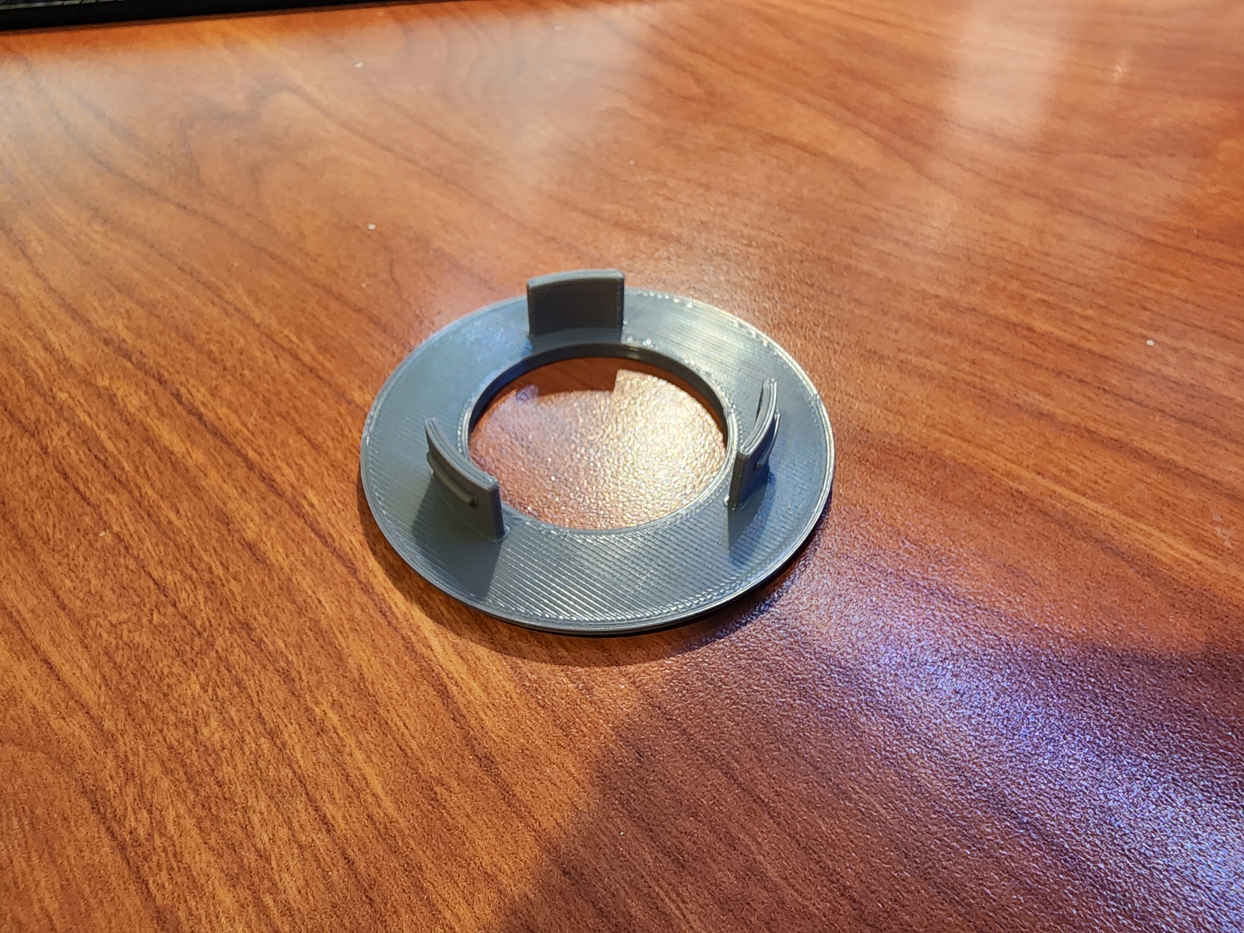 Miniatura 2 do modelo 3D Patio Table Umbrella Hole Ring