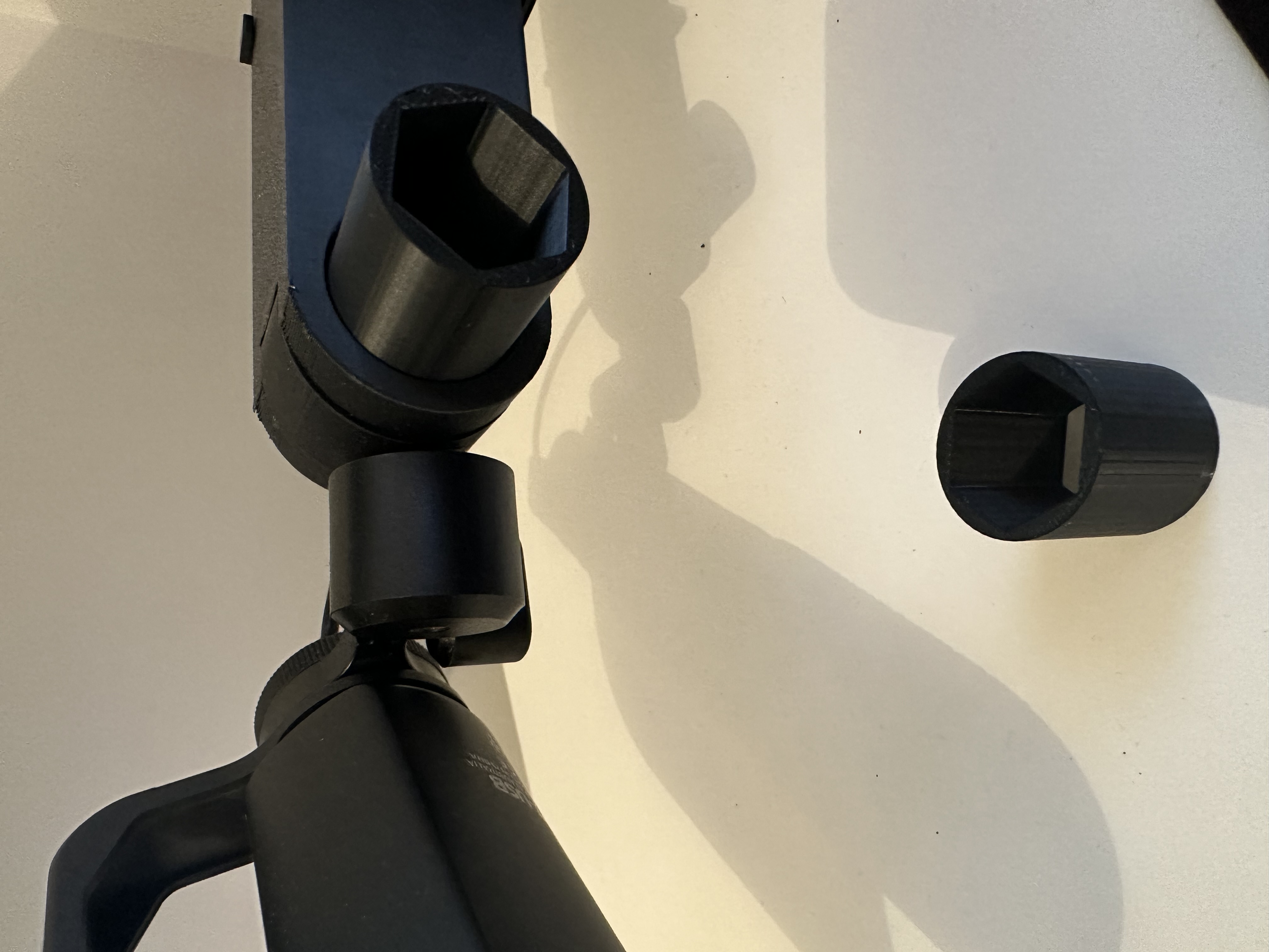 Low profile mic arm tool