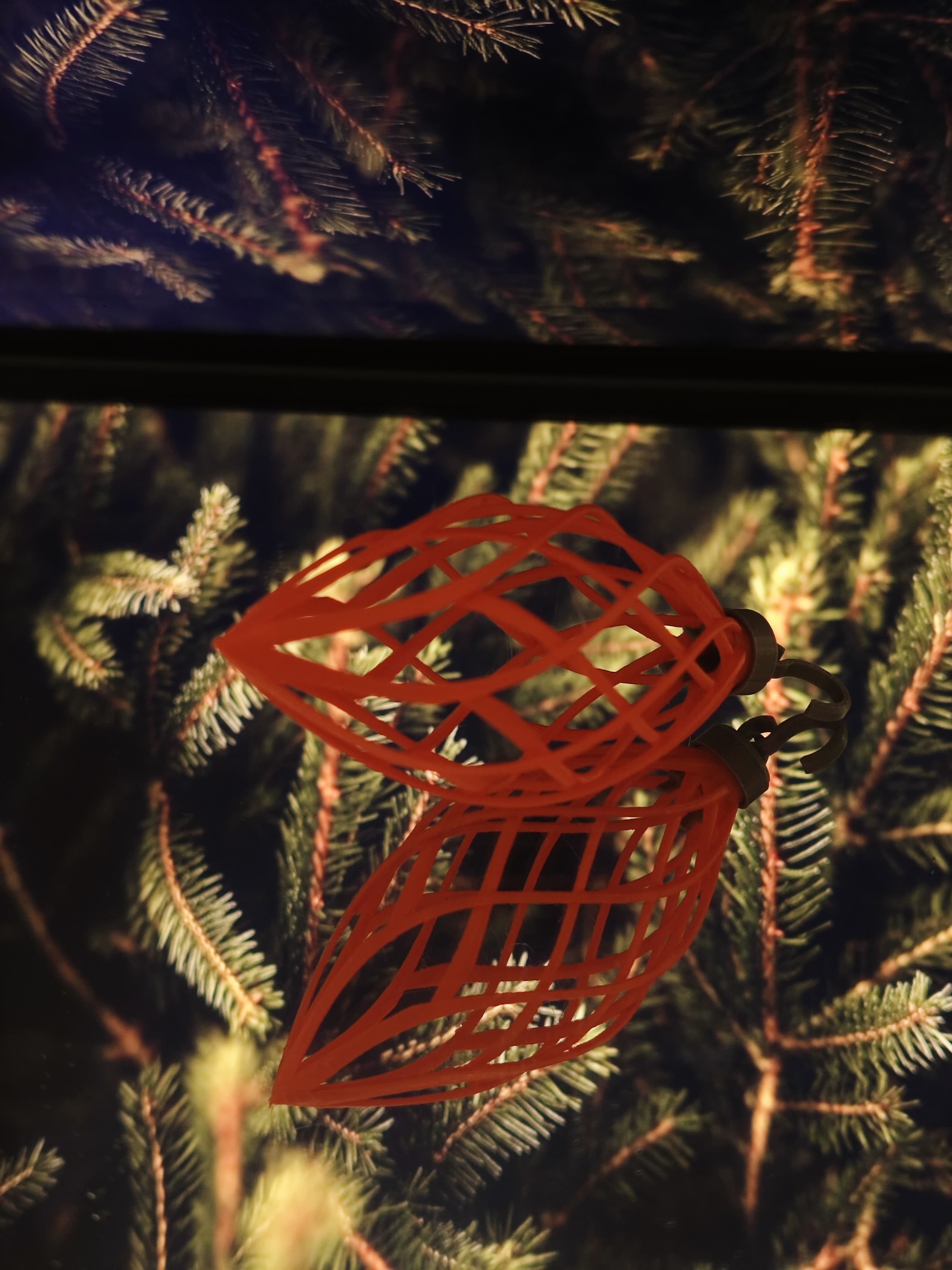 Everydays 028 – Christmas Ornament Spira Stricta