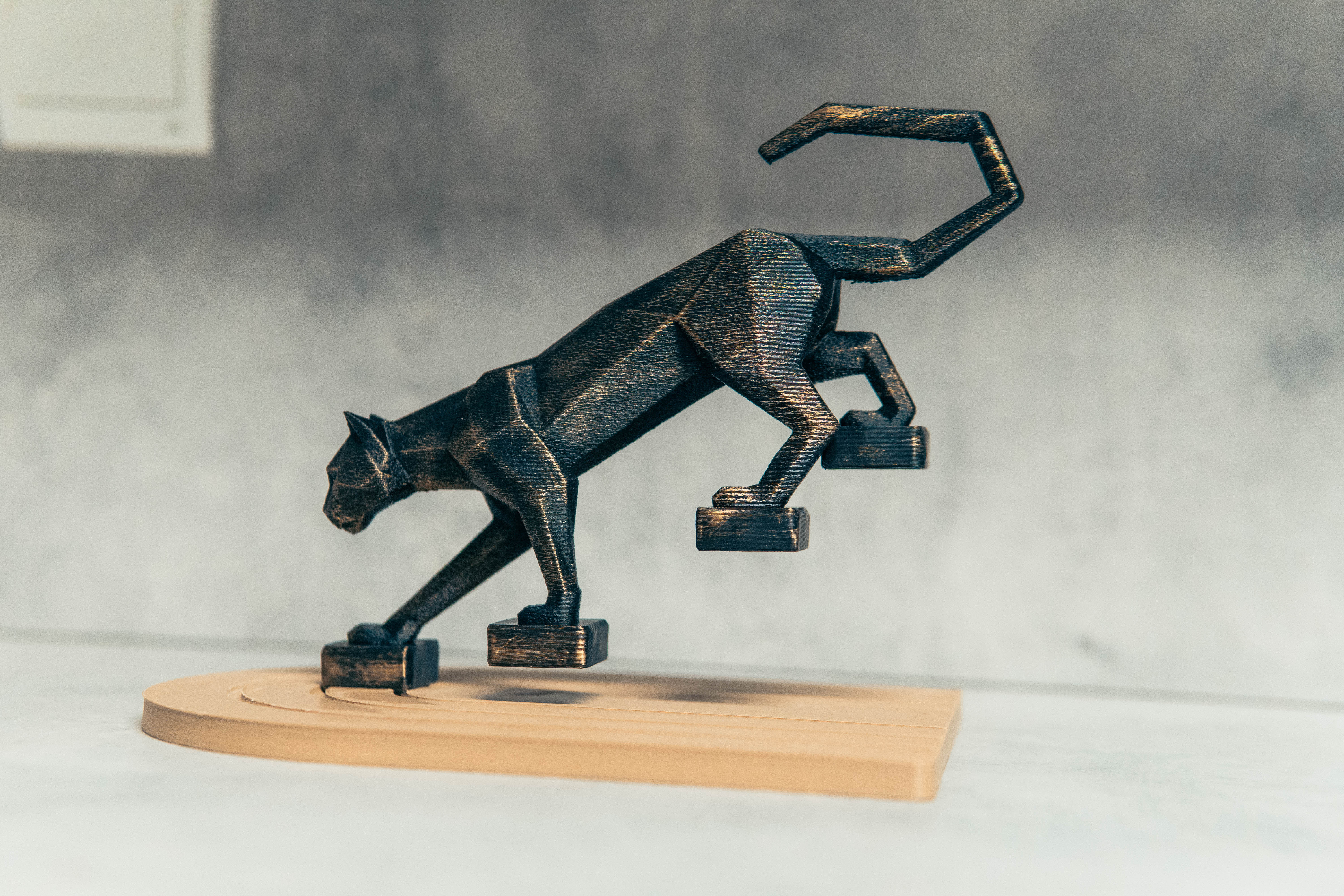 Miniatura 2 do modelo 3D Angular Panther with Floating Stairs