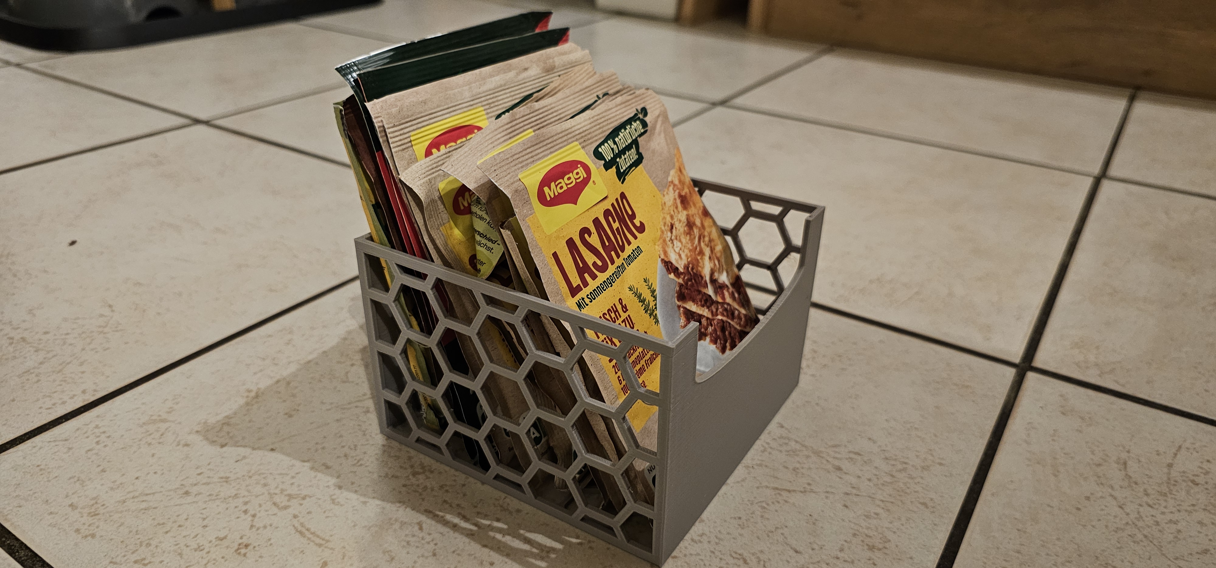 Maggi & Knorr Tütchen Box mit Honigwabenstruktur / Honeycomb par Timo
