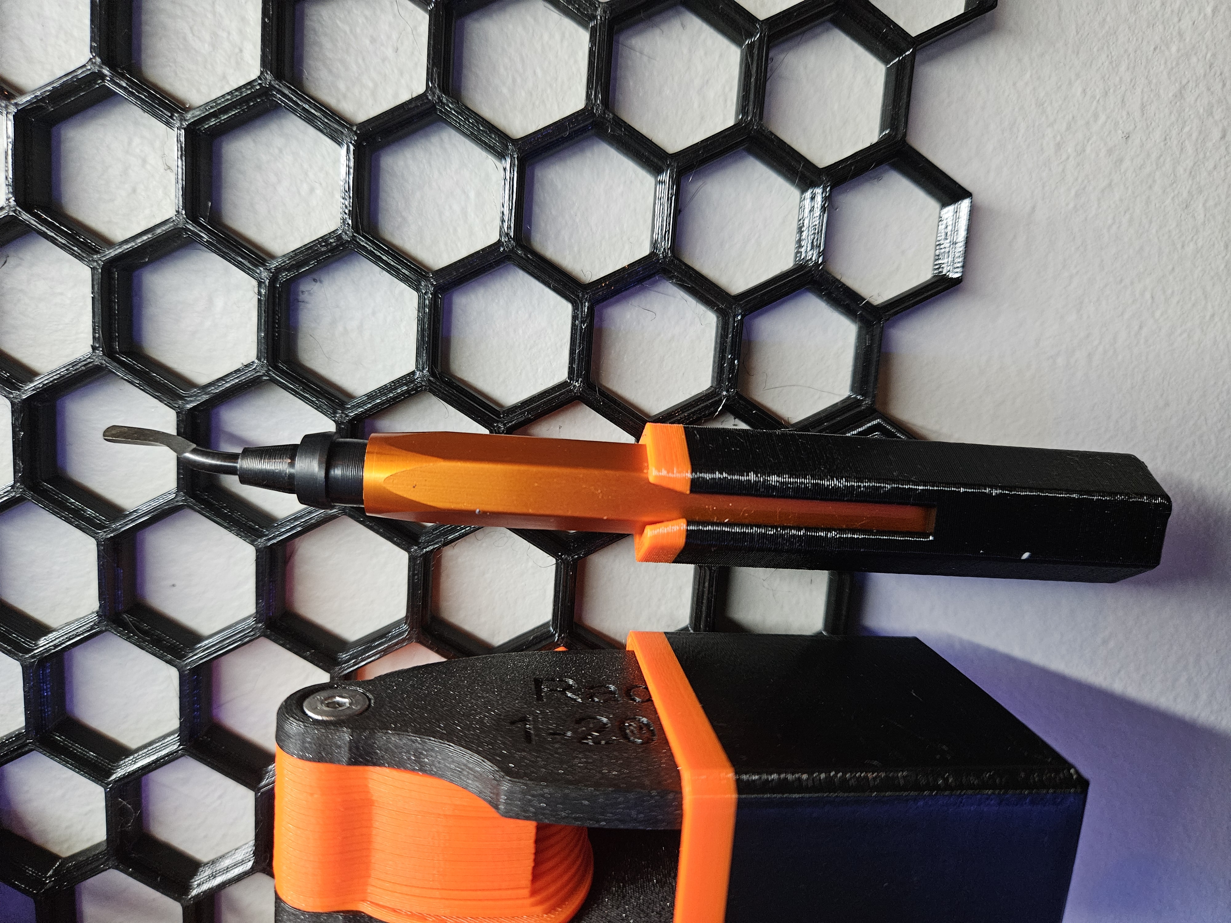 Ruthex deburrer support_Honeycom Wall