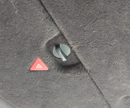 Audi Q7 4L Warning Triangle Compartment Cover Knob Arm 4f9867799 Item 442623