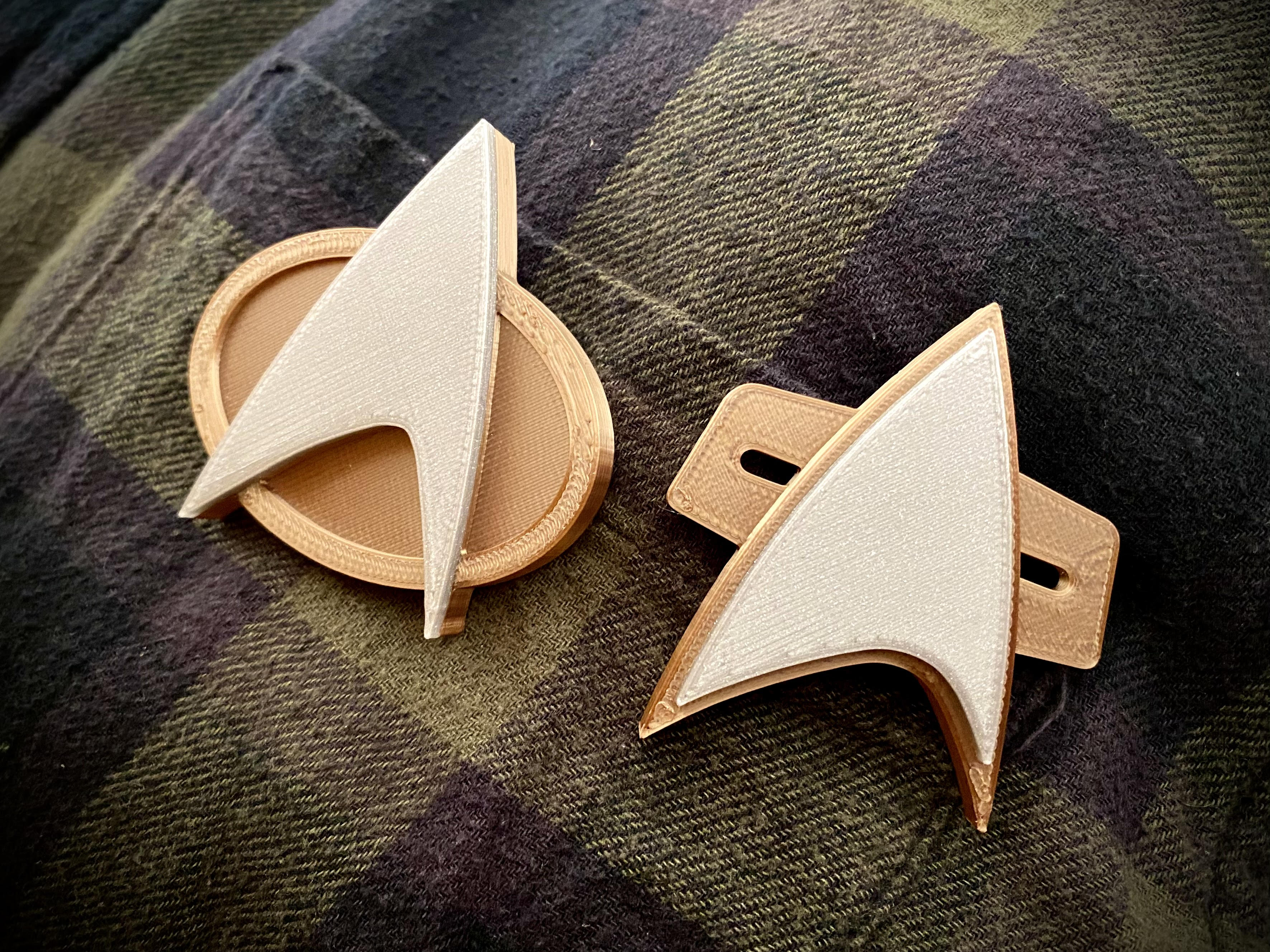 STAR TREK - DS9/VOY and NG - pin badges