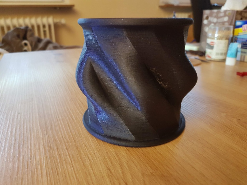 Is it a Vase, a planter or a little bin?