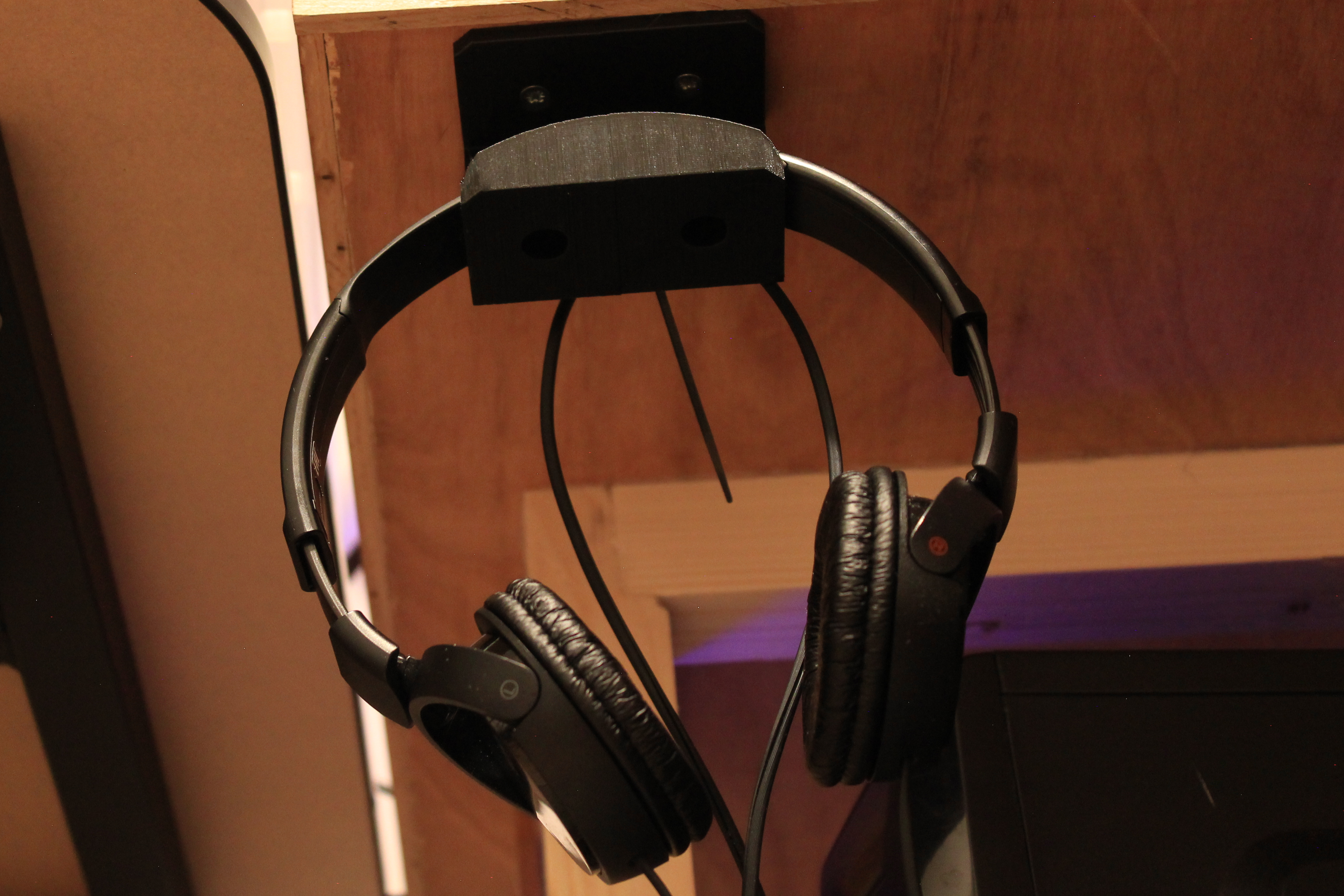 Undermount Headphone Hanger