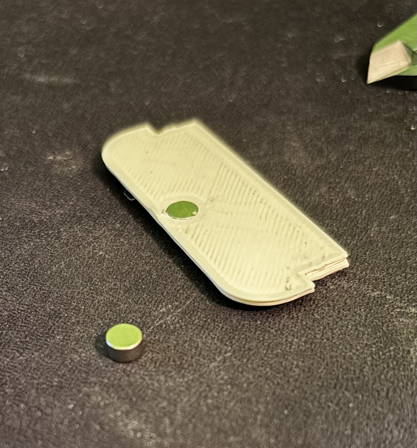 Pop-up credit card wallet with bigger magnet hole 3D model thumbnail