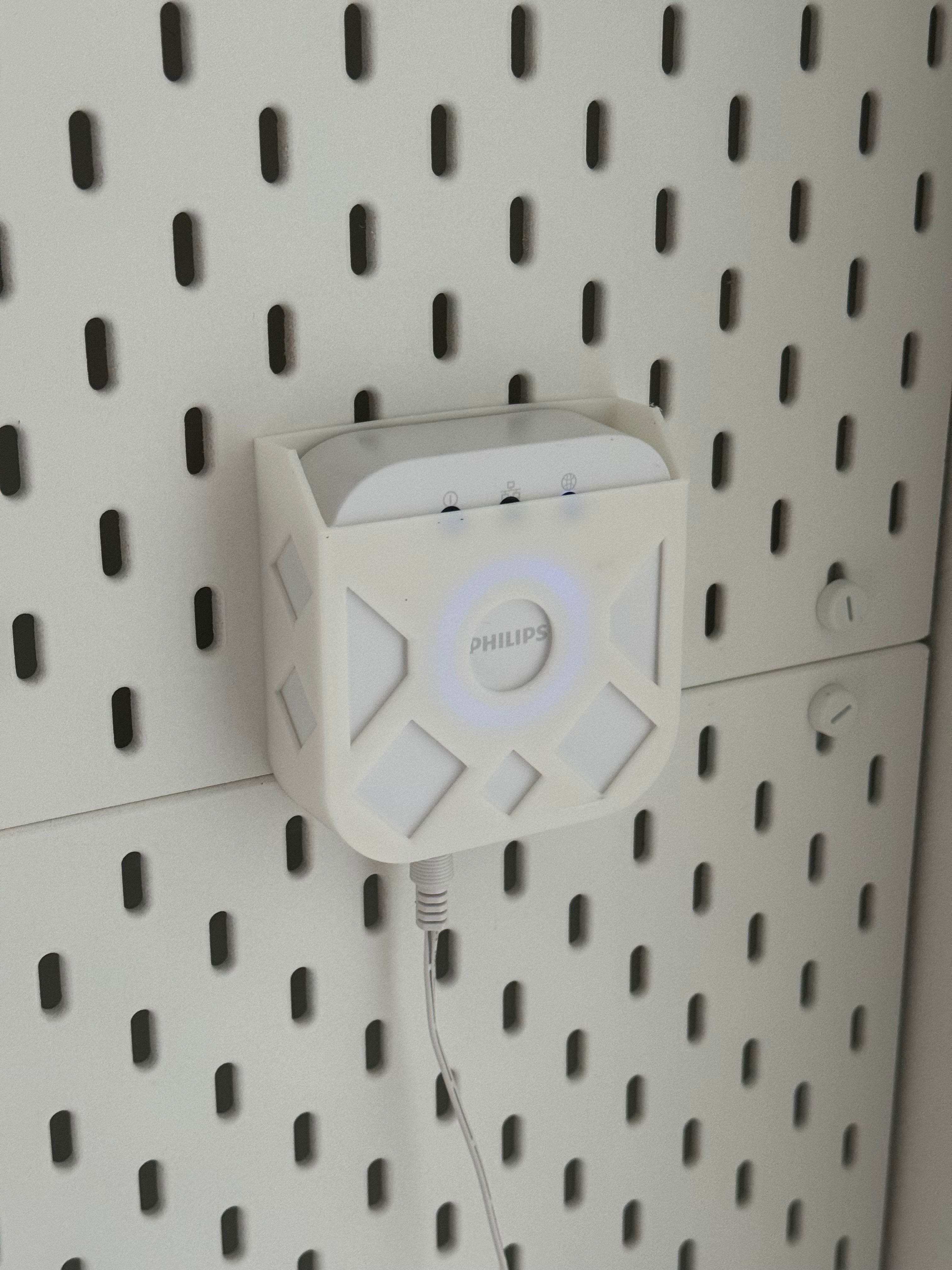 Skadis Hue Hub Mount with Diffused Lighting