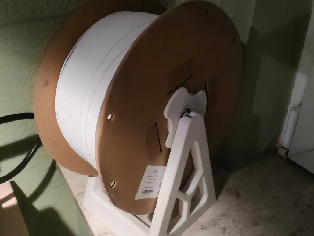 Large low friction universal spoolholder - Suitable even for 2.5kg cardboard spools