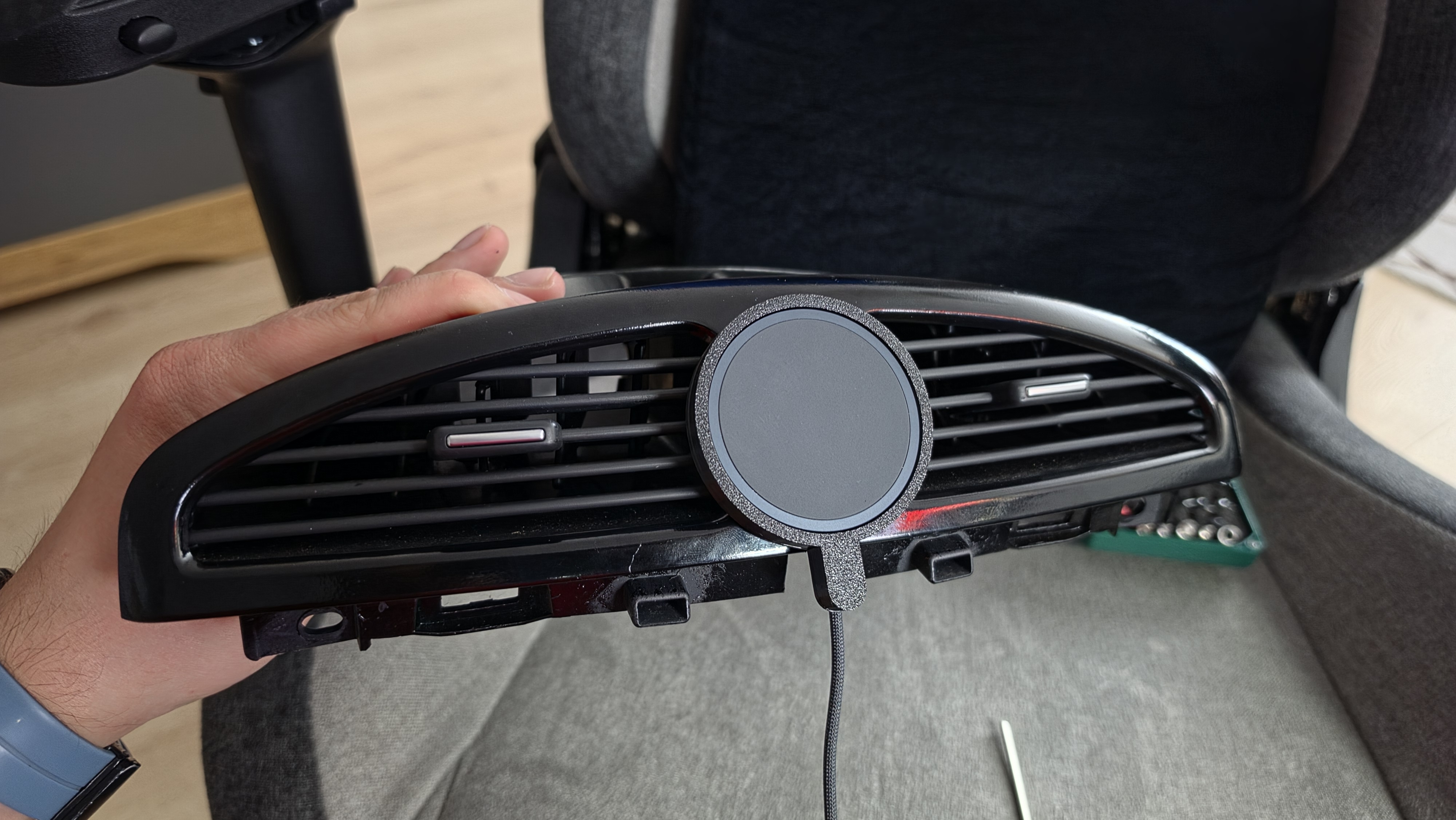 MagFit / MagSafe mount for Renault Laguna II