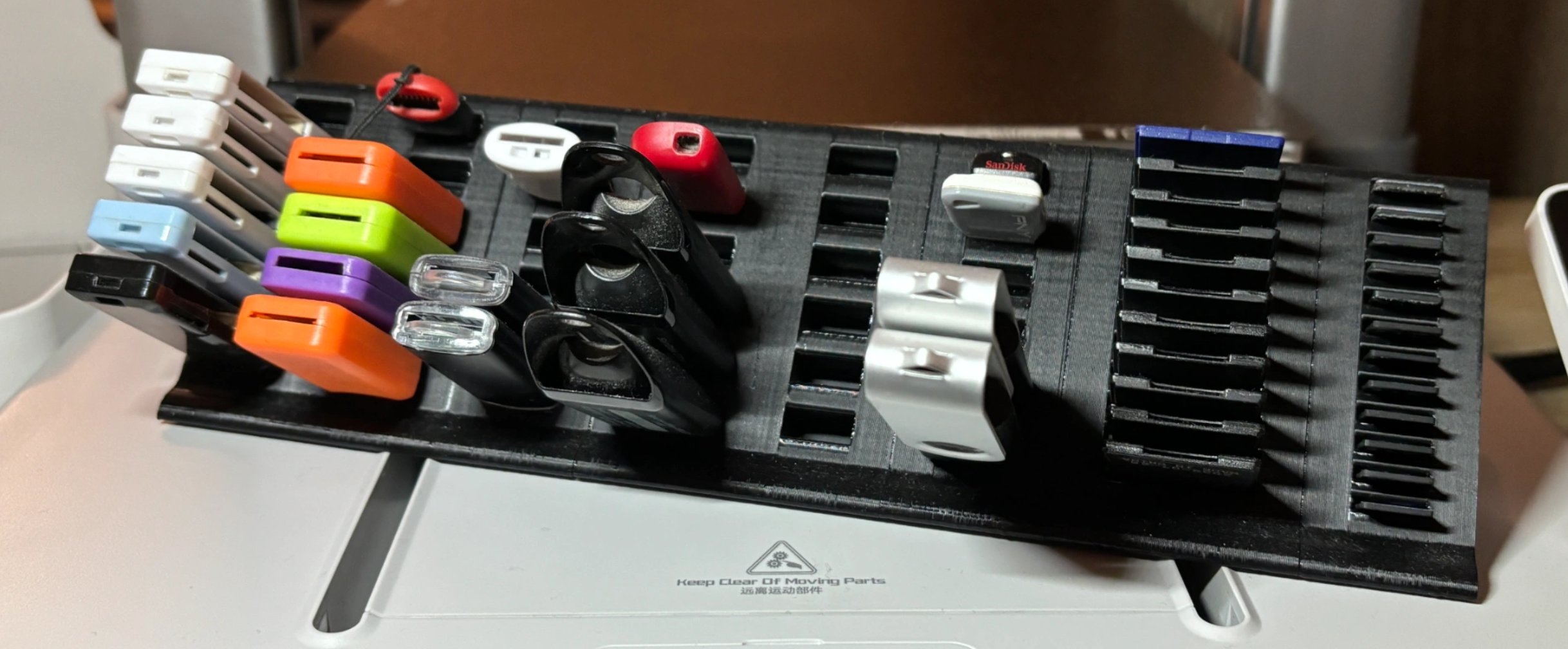 Modular Desktop Organizer for Micro SD-Cards, SD-Cards and USB Sticks