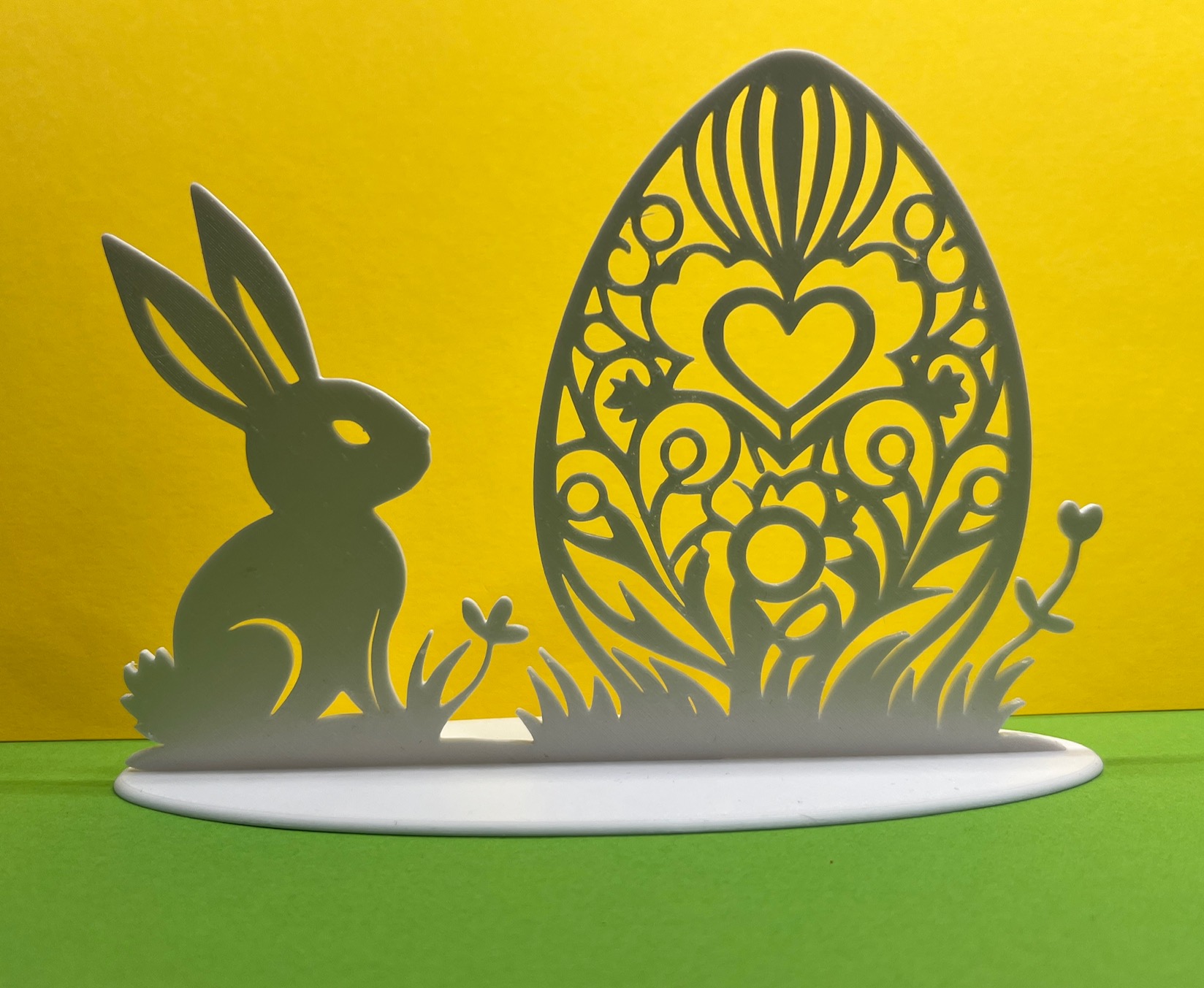 Osterhase mit Osterei