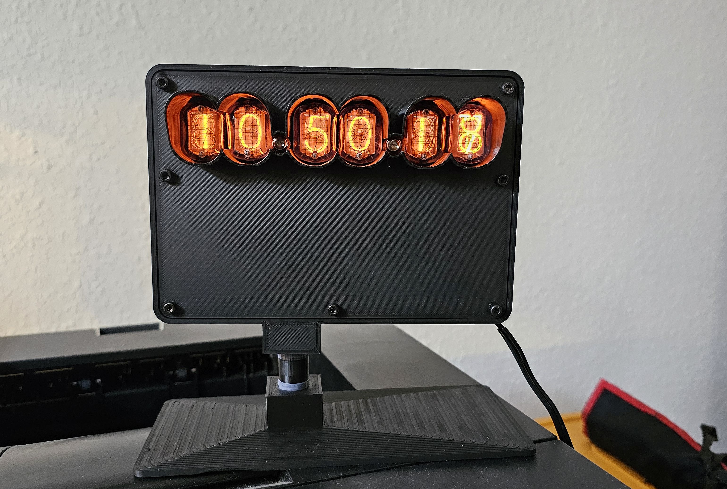 Nixie clock in railway (dwarf) signal style