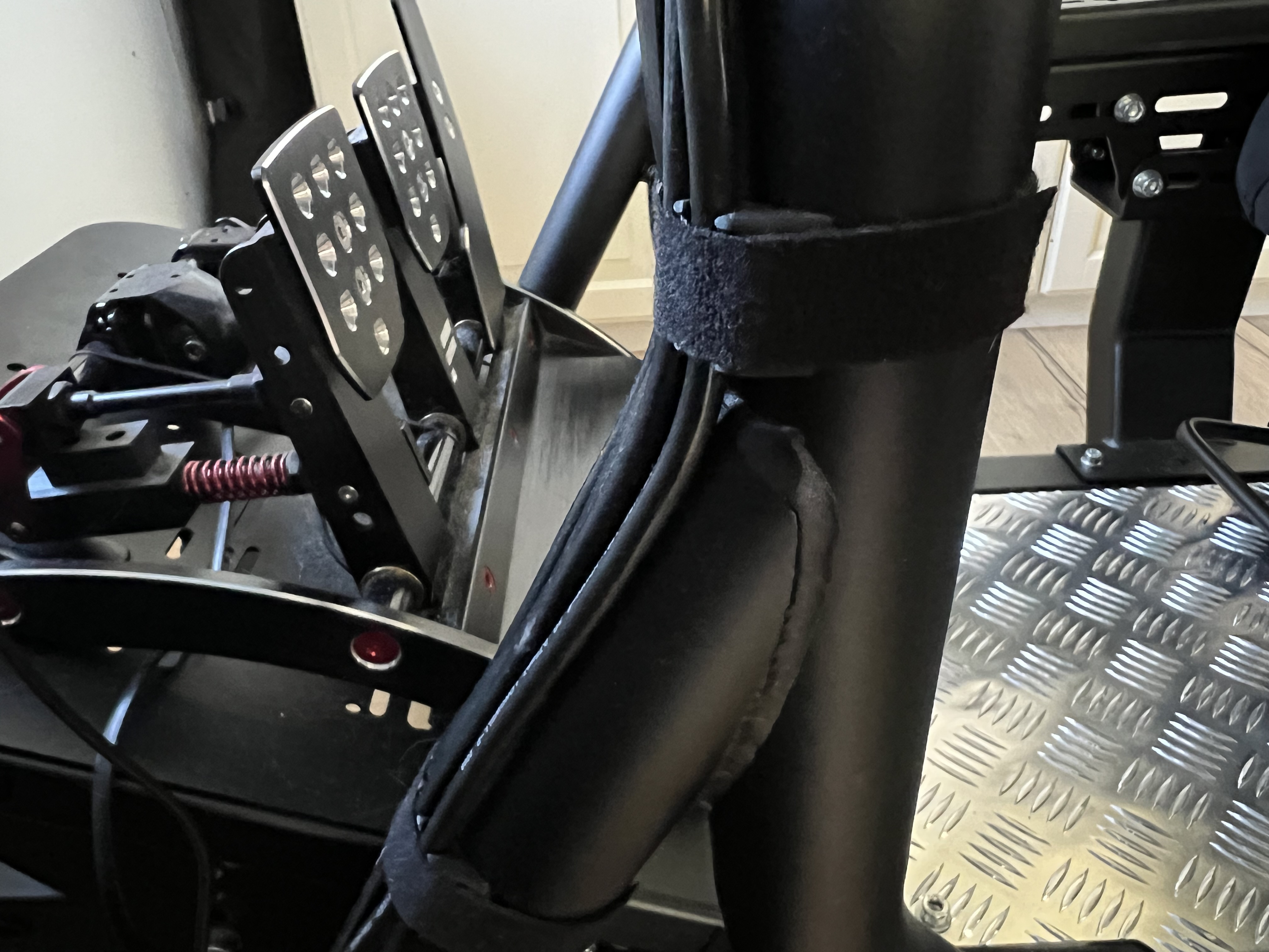 RSEAT P1 SimRig flexible cable management